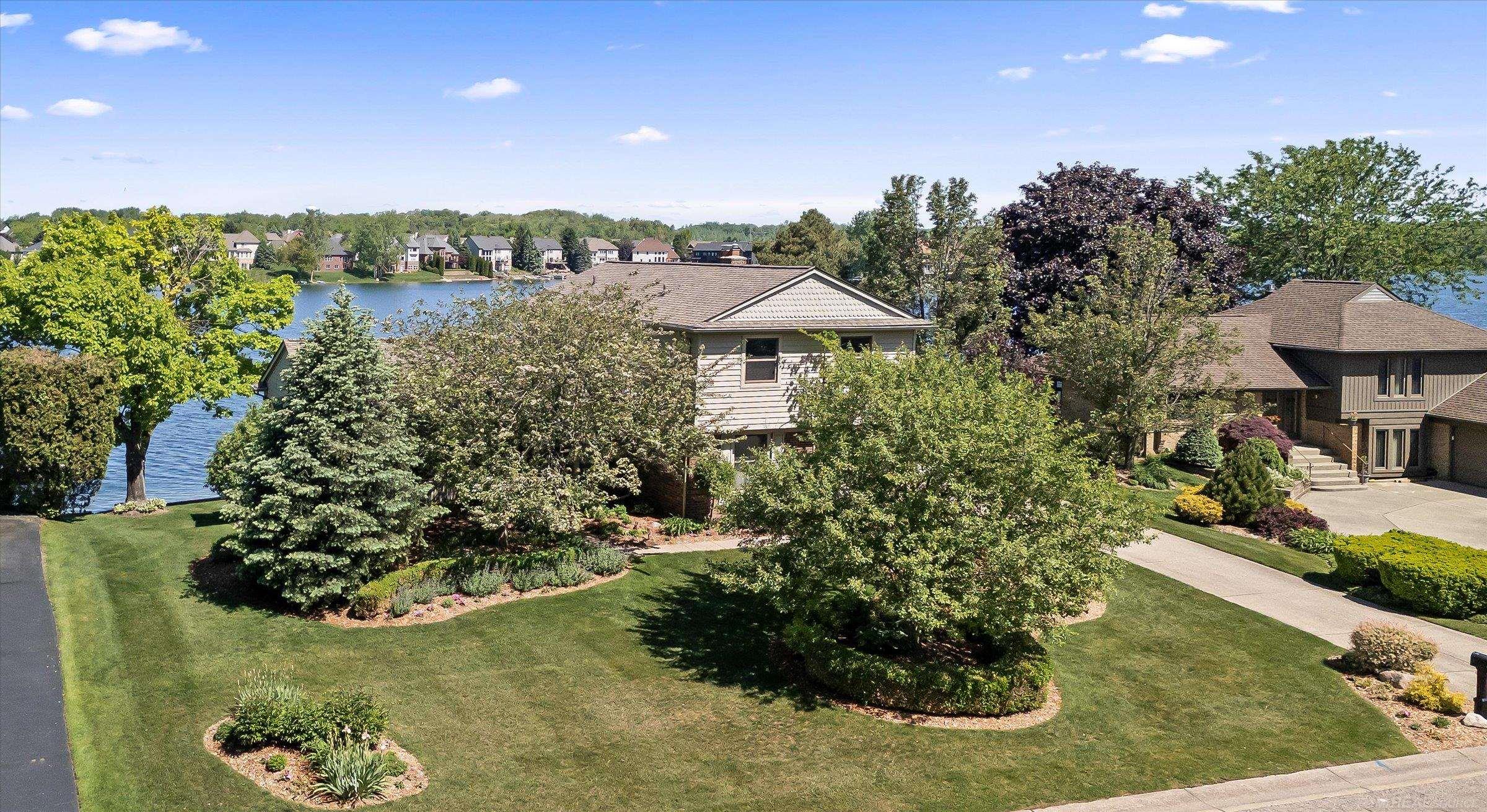 400 Lakes Edge Drive