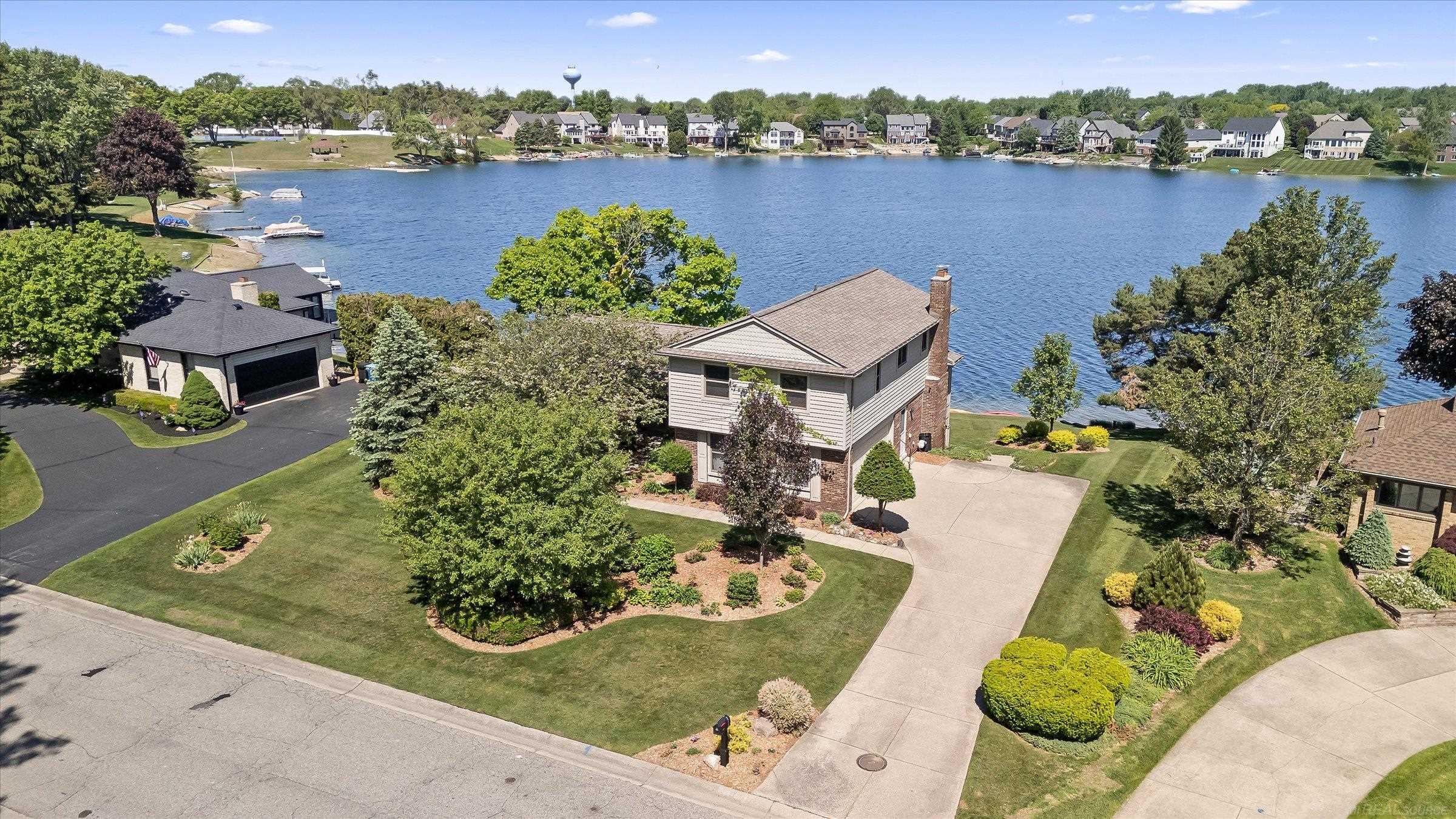 400 Lakes Edge Drive