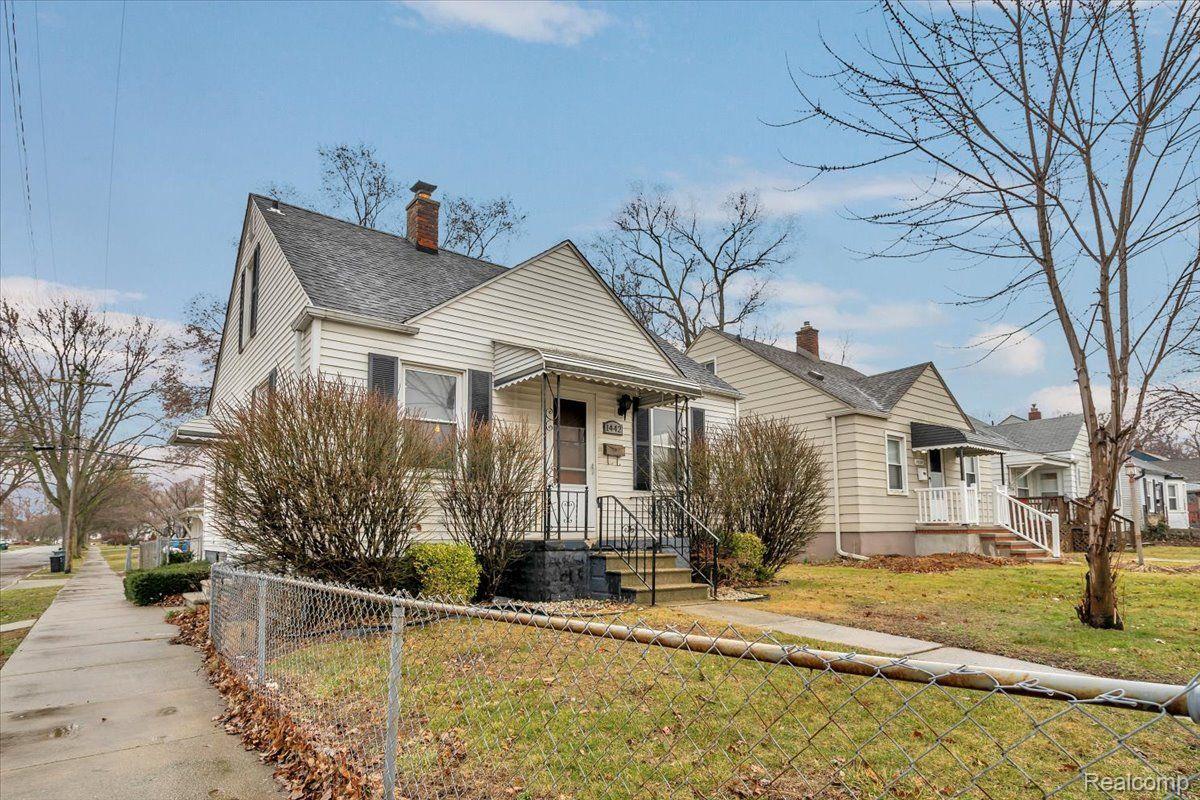 1442 E 10 MILE Road