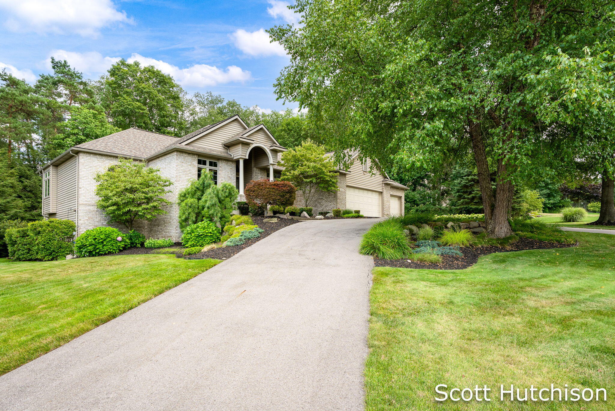 112 Stonehenge Drive SW