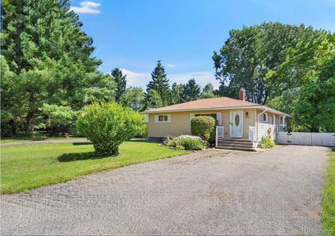 6333 Harriet Drive Waterford Charter Township MI 48327