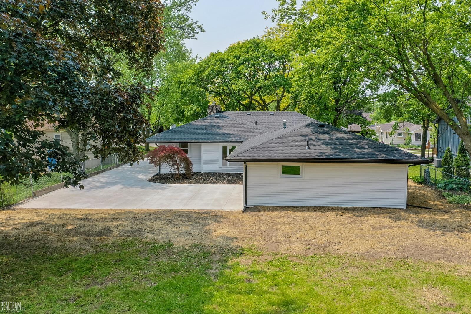 330 N Helen Avenue