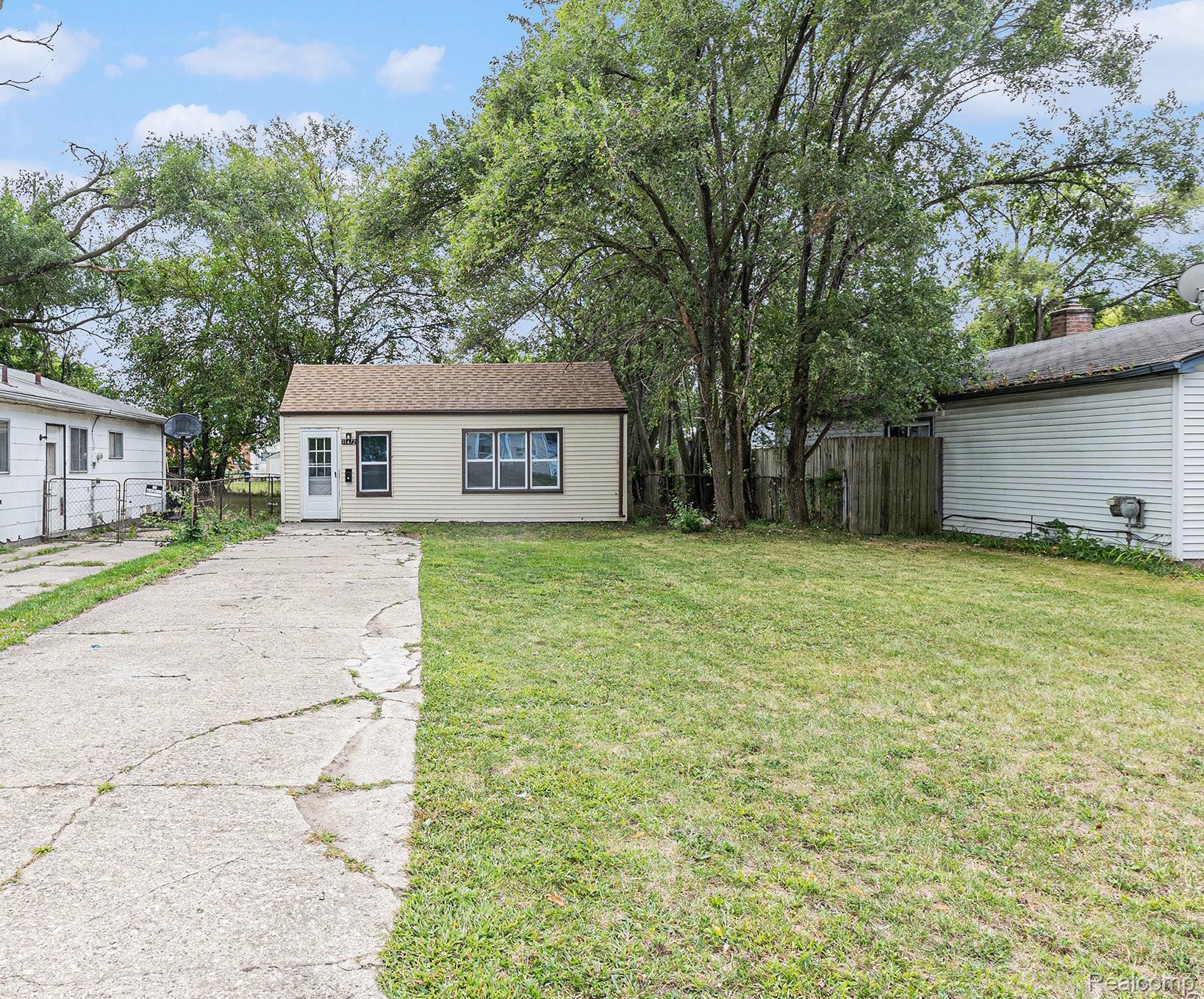 11472 Cadillac Avenue