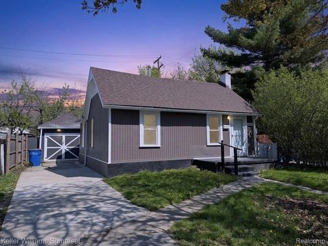 8661 Dodge Avenue Warren City MI 48089