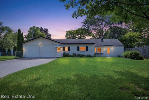 Photo of 3003 Longview Avenue, Rochester Hills City, MI 48307 (MLS # 20261047544)