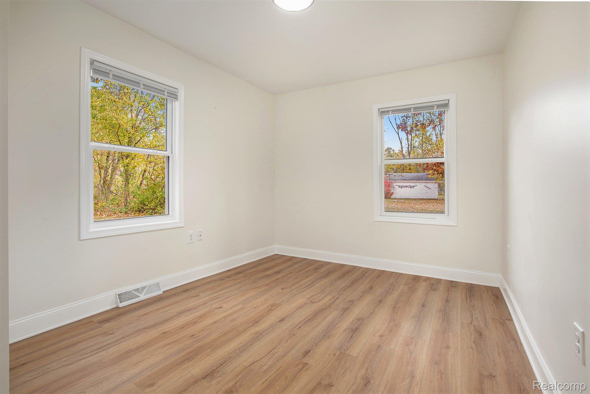 Belleville, Michigan 48111, United States, 3 Bedrooms Bedrooms, ,1 BathroomBathrooms,Residential,Pending,246925