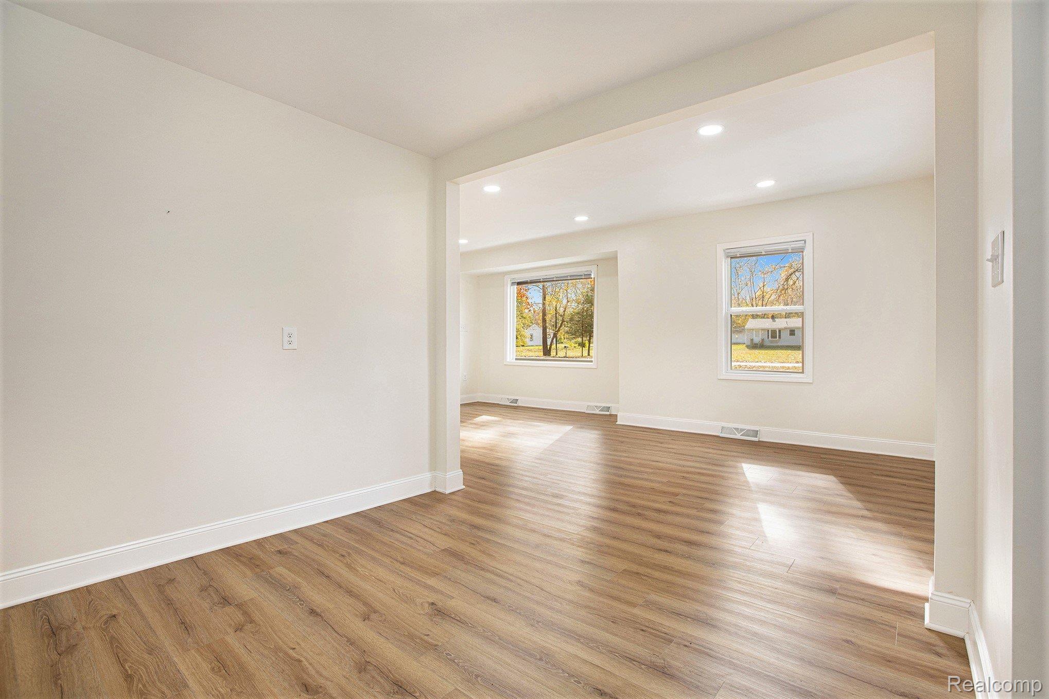 Belleville, Michigan 48111, United States, 3 Bedrooms Bedrooms, ,1 BathroomBathrooms,Residential,Pending,246925