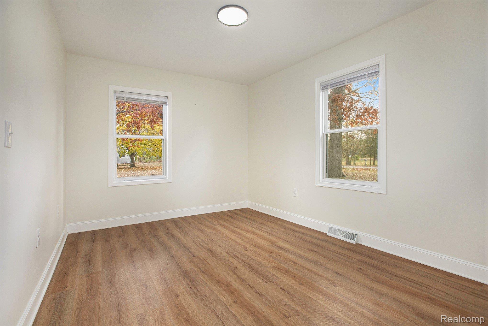 Belleville, Michigan 48111, United States, 3 Bedrooms Bedrooms, ,1 BathroomBathrooms,Residential,Pending,246925