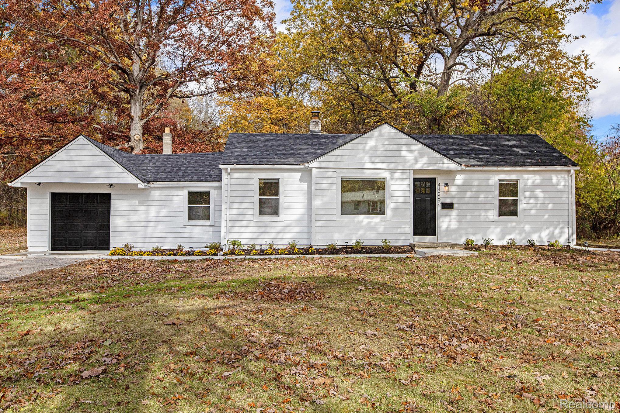 Belleville, Michigan 48111, United States, 3 Bedrooms Bedrooms, ,1 BathroomBathrooms,Residential,Pending,246925