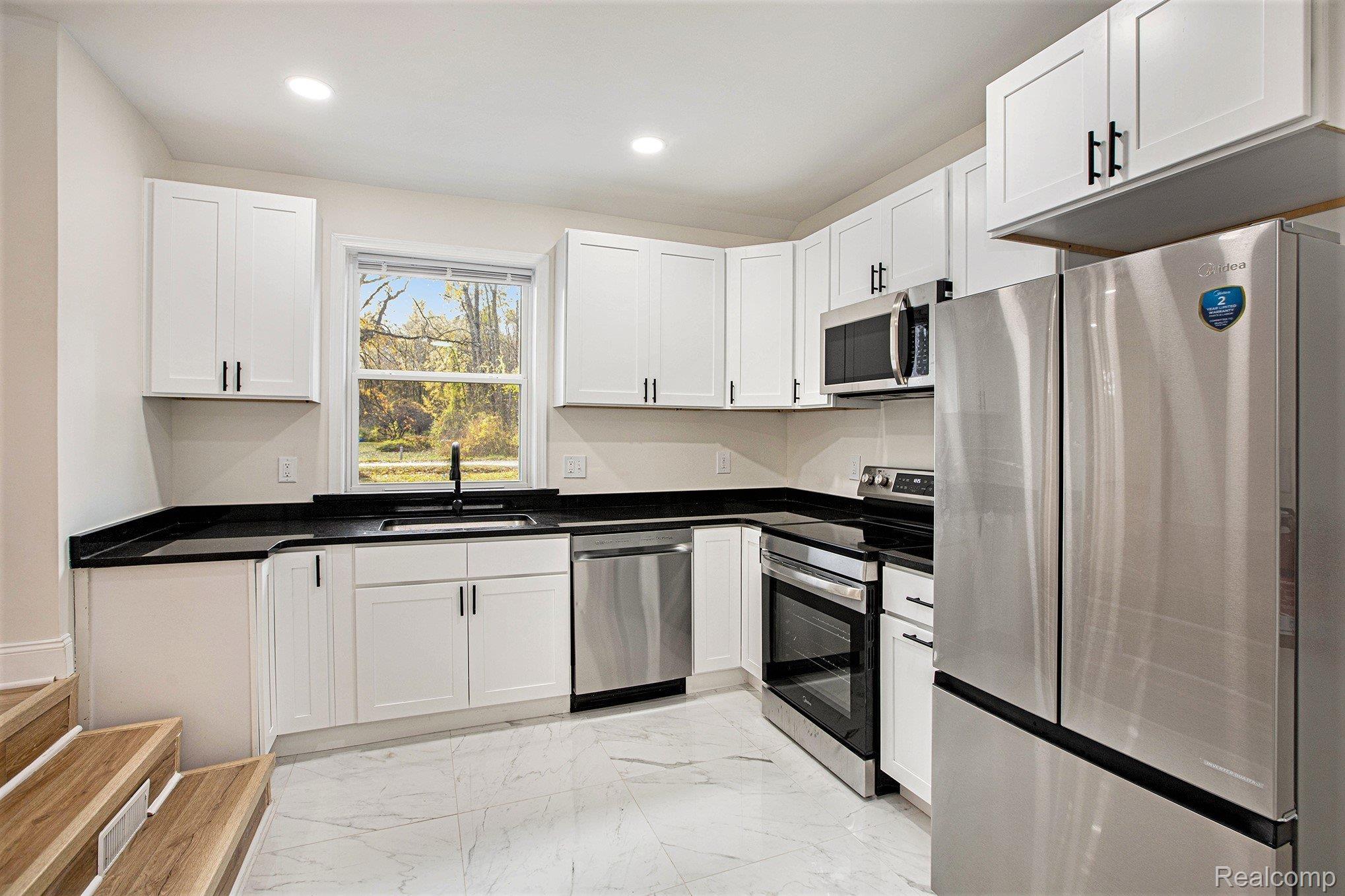 Belleville, Michigan 48111, United States, 3 Bedrooms Bedrooms, ,1 BathroomBathrooms,Residential,Pending,246925