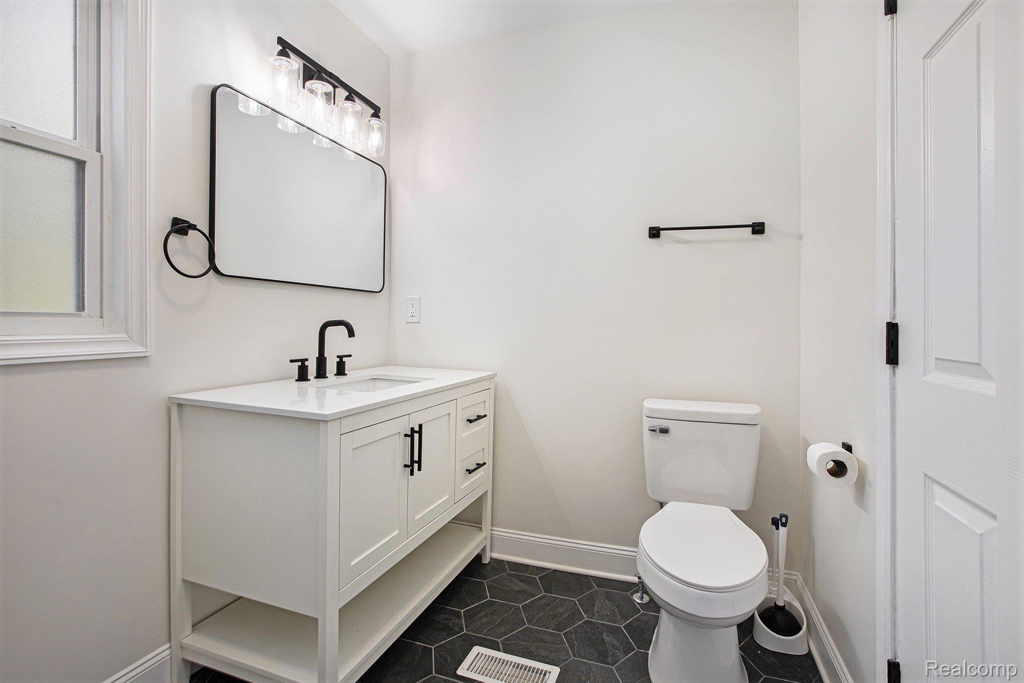 Belleville, Michigan 48111, United States, 3 Bedrooms Bedrooms, ,1 BathroomBathrooms,Residential,Pending,246925