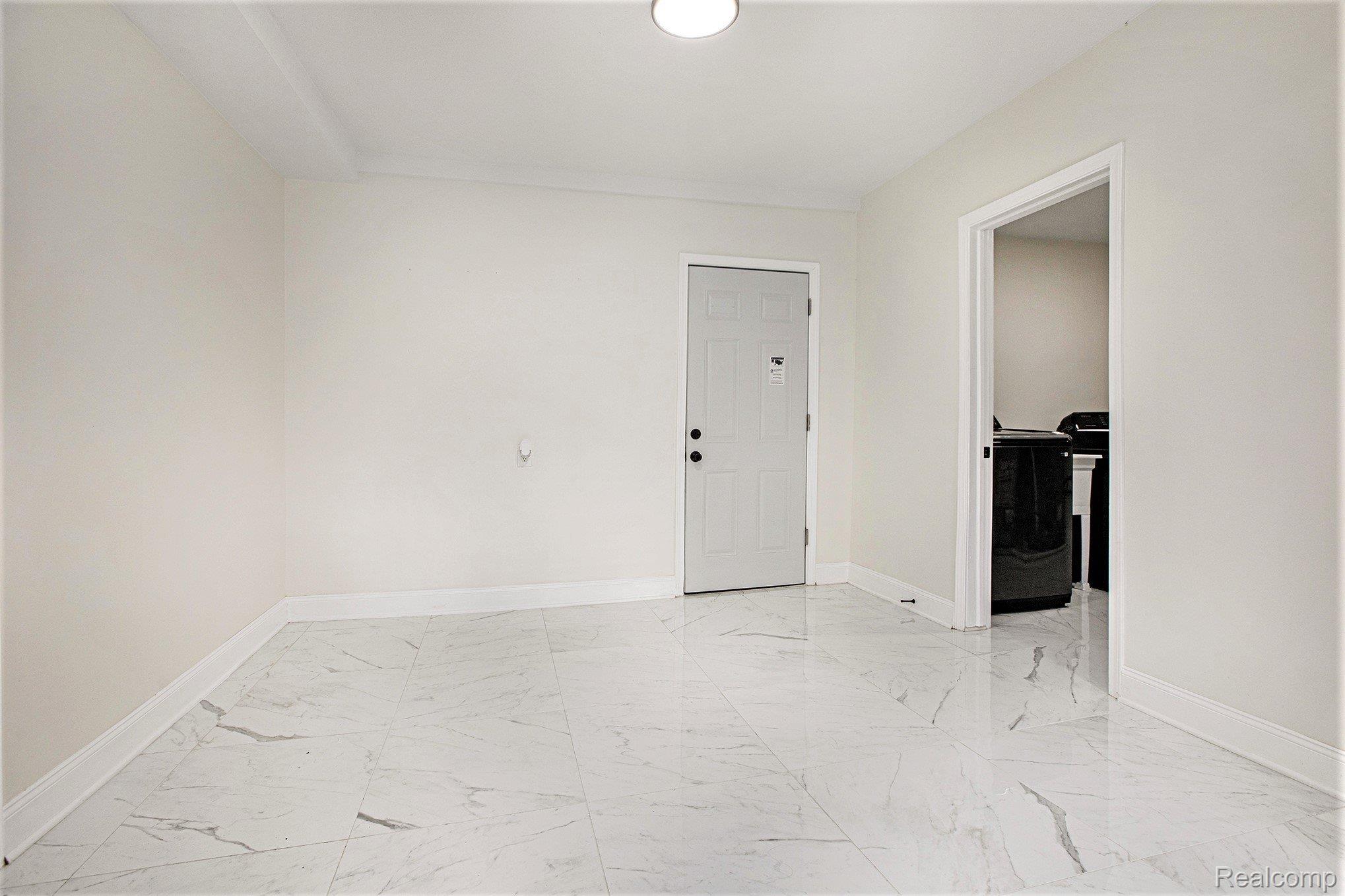 Belleville, Michigan 48111, United States, 3 Bedrooms Bedrooms, ,1 BathroomBathrooms,Residential,Pending,246925