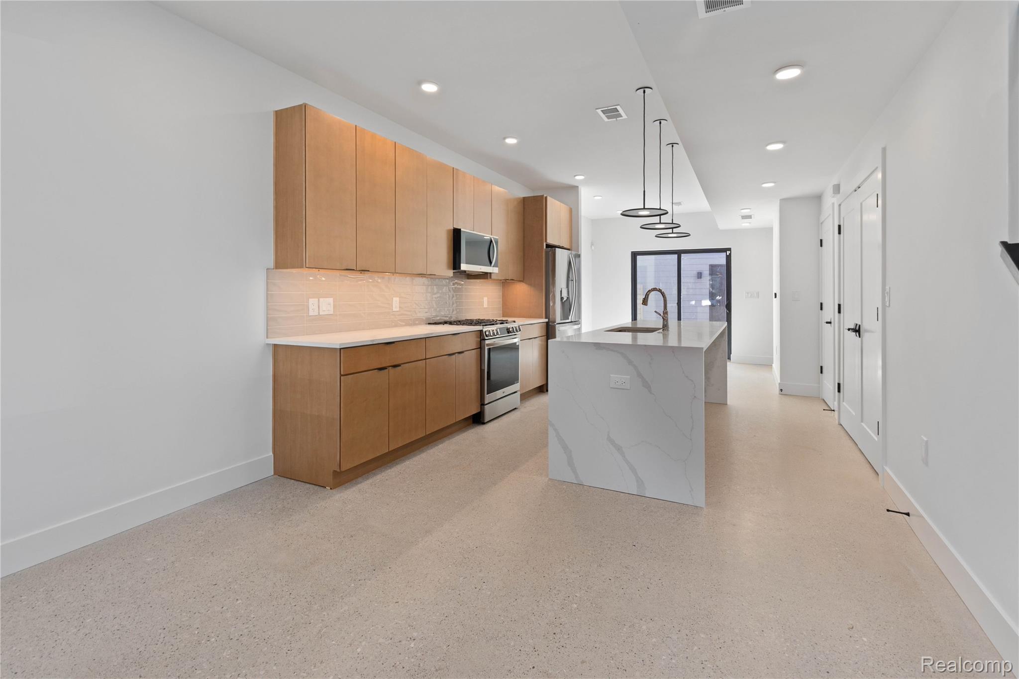 Detroit, Michigan 48208, United States, 2 Bedrooms Bedrooms, ,3 BathroomsBathrooms,Residential,Active,251754