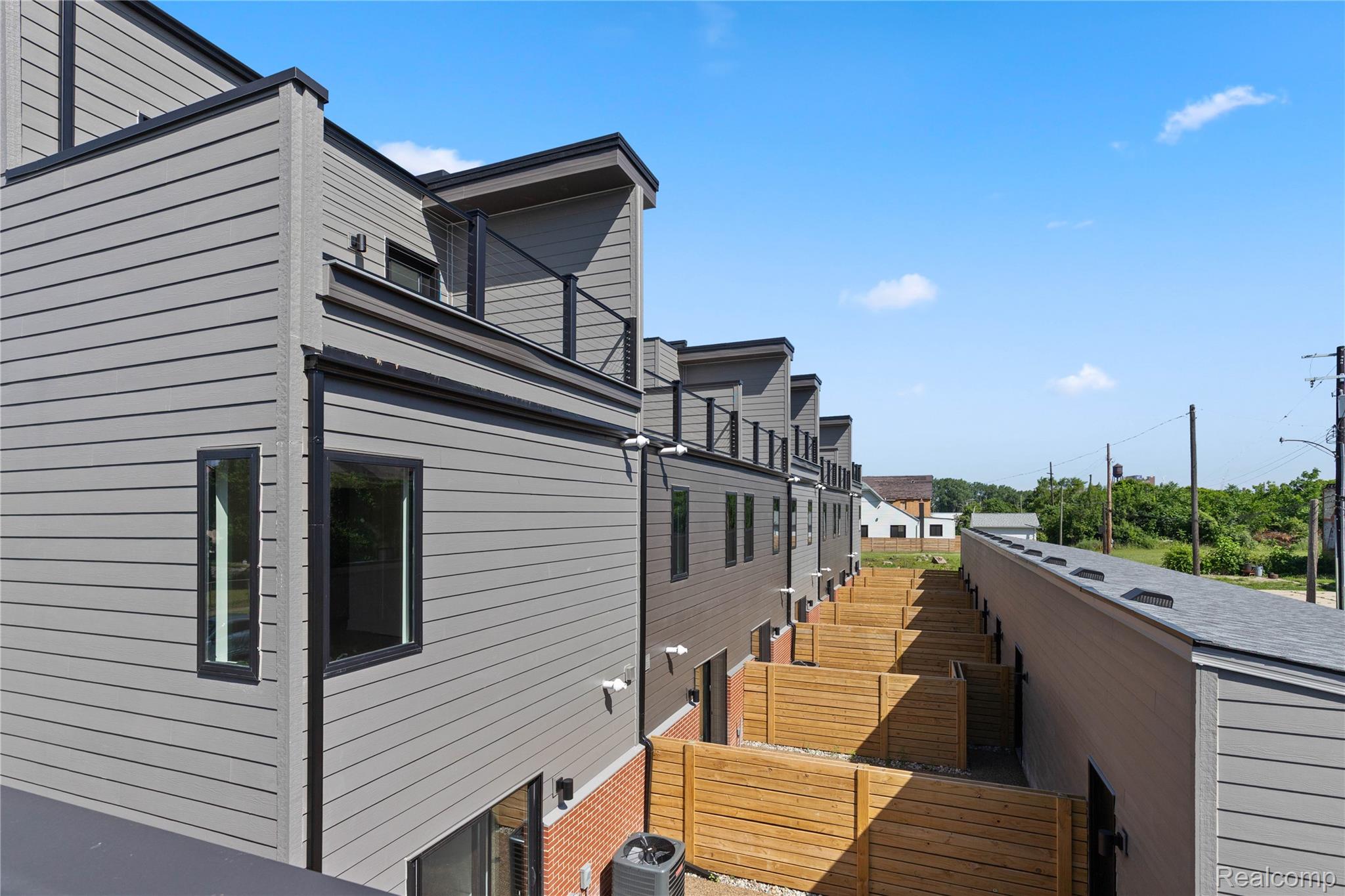 Detroit, Michigan 48208, United States, 2 Bedrooms Bedrooms, ,3 BathroomsBathrooms,Residential,Active,251754