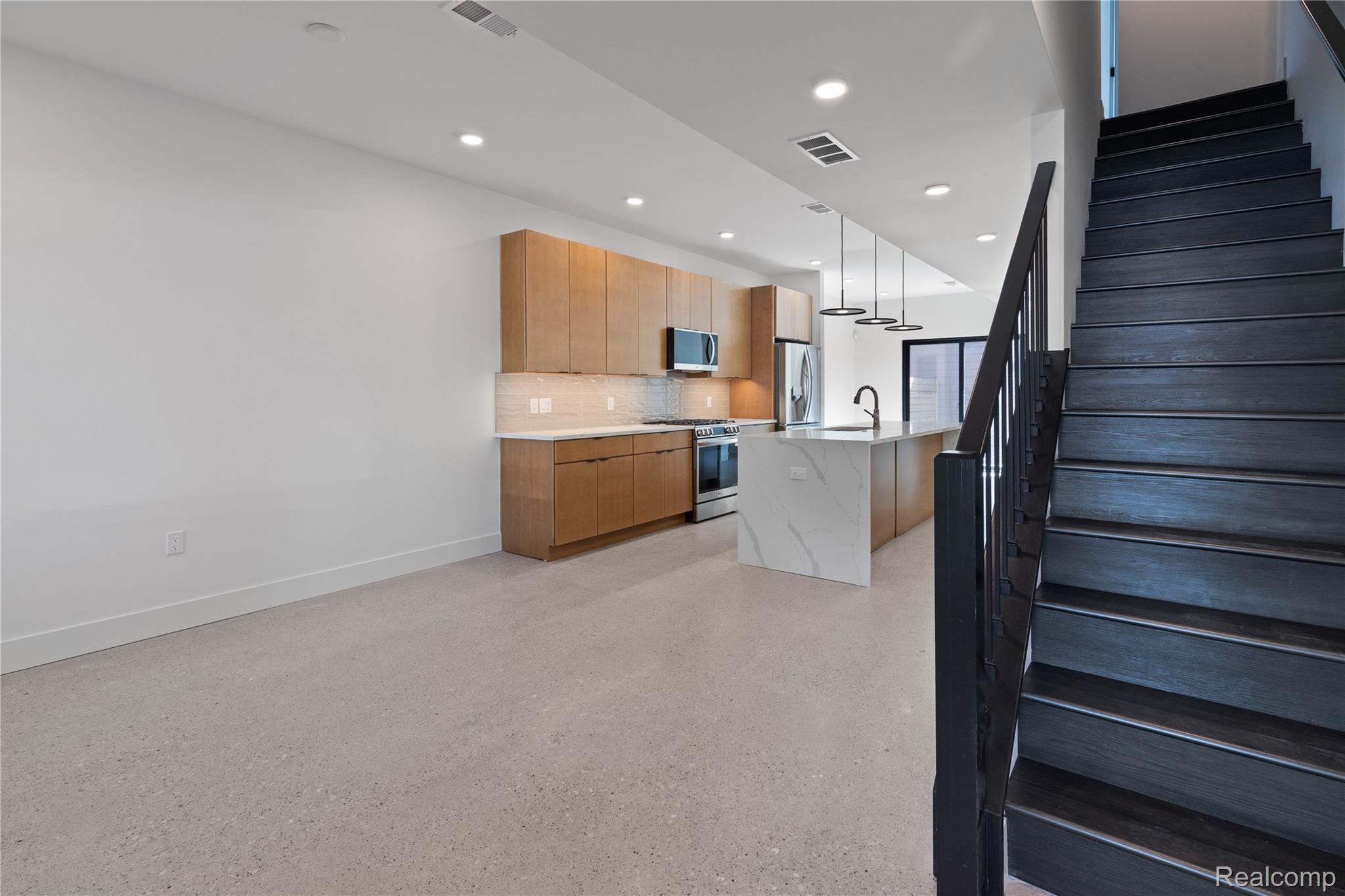 Detroit, Michigan 48208, United States, 2 Bedrooms Bedrooms, ,3 BathroomsBathrooms,Residential,Active,251754