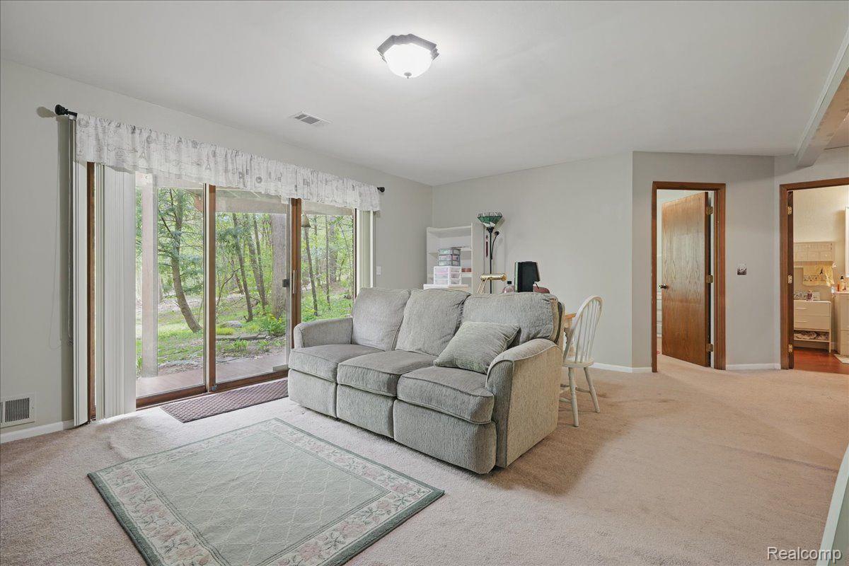 Independence Charter Township, Michigan 48346, United States, 3 Bedrooms Bedrooms, ,4 BathroomsBathrooms,Residential,Active,124157