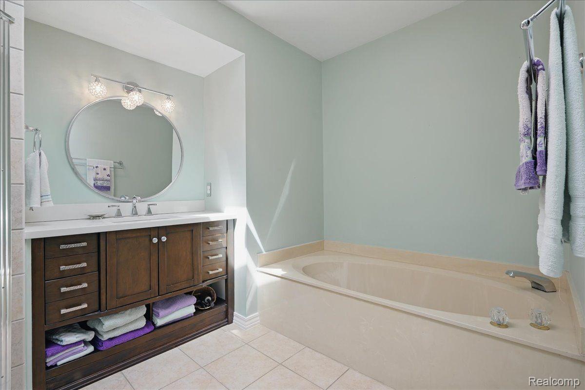 Independence Charter Township, Michigan 48346, United States, 3 Bedrooms Bedrooms, ,4 BathroomsBathrooms,Residential,Active,124157