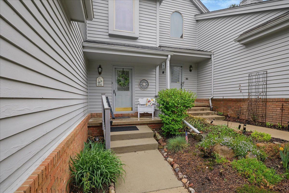 6582 Ridgeview Drive