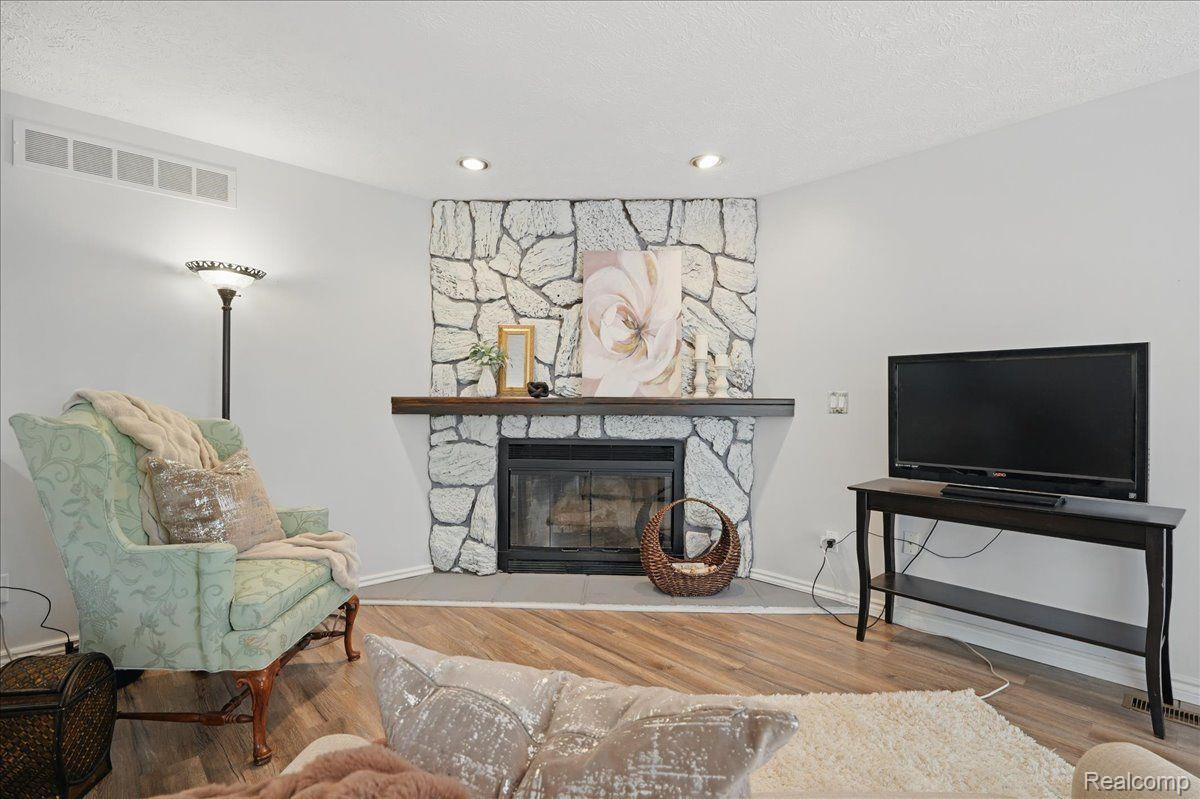 Independence Charter Township, Michigan 48346, United States, 3 Bedrooms Bedrooms, ,4 BathroomsBathrooms,Residential,Active,124157