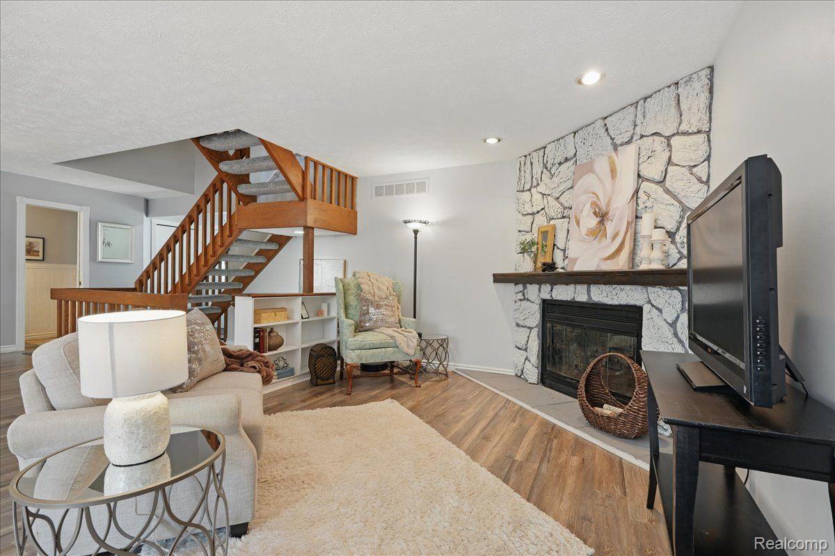 Independence Charter Township, Michigan 48346, United States, 3 Bedrooms Bedrooms, ,4 BathroomsBathrooms,Residential,Active,124157