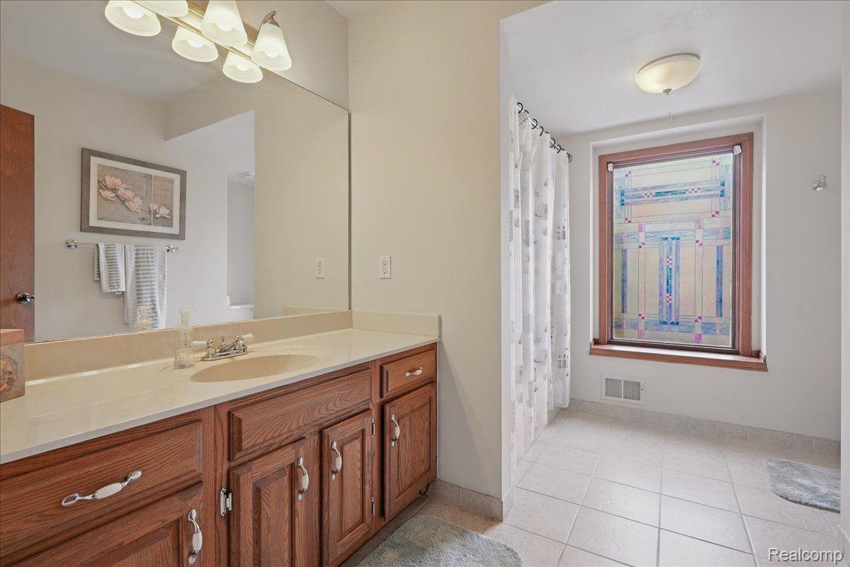 Independence Charter Township, Michigan 48346, United States, 3 Bedrooms Bedrooms, ,4 BathroomsBathrooms,Residential,Active,124157