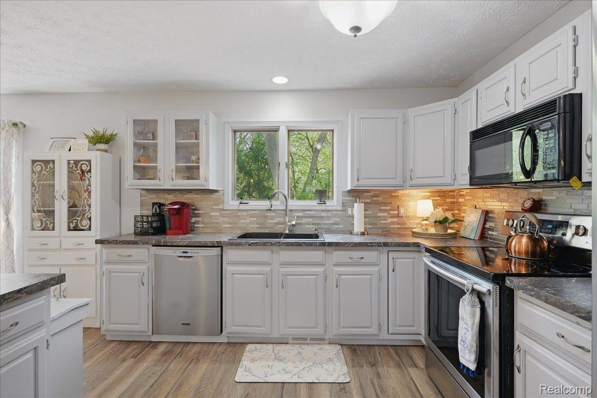 Independence Charter Township, Michigan 48346, United States, 3 Bedrooms Bedrooms, ,4 BathroomsBathrooms,Residential,Active,124157