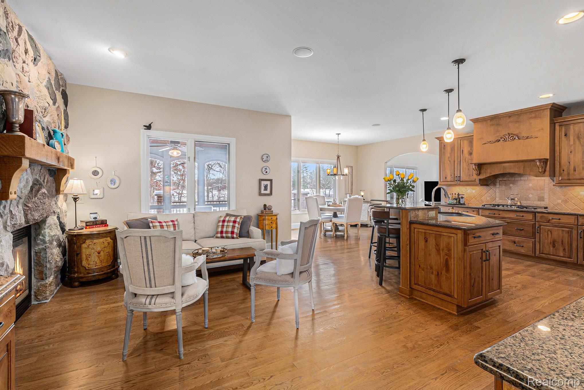 Lake Orion, Michigan 48362, United States, 4 Bedrooms Bedrooms, ,5 BathroomsBathrooms,Residential,Active,254770