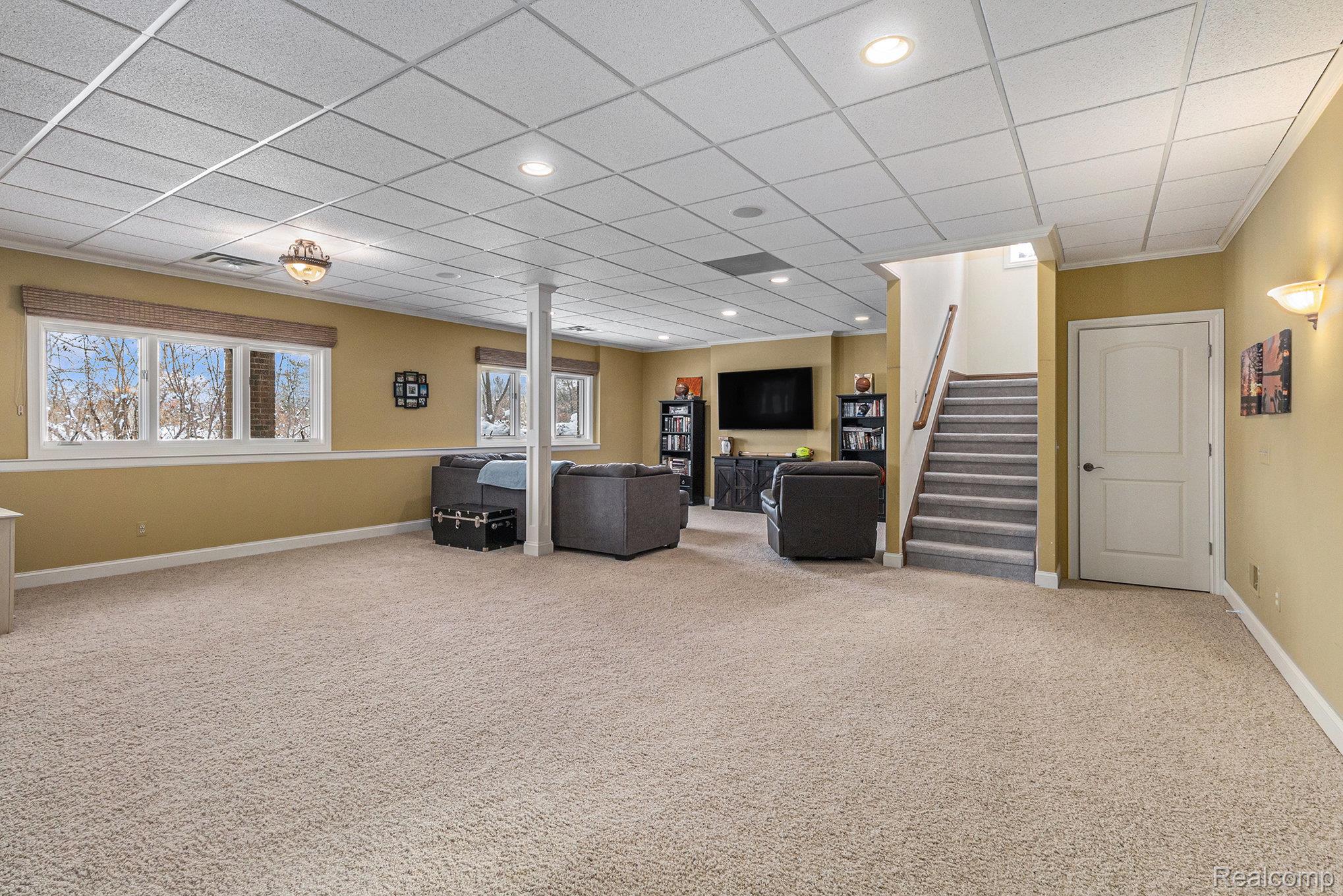 Lake Orion, Michigan 48362, United States, 4 Bedrooms Bedrooms, ,5 BathroomsBathrooms,Residential,Active,254770