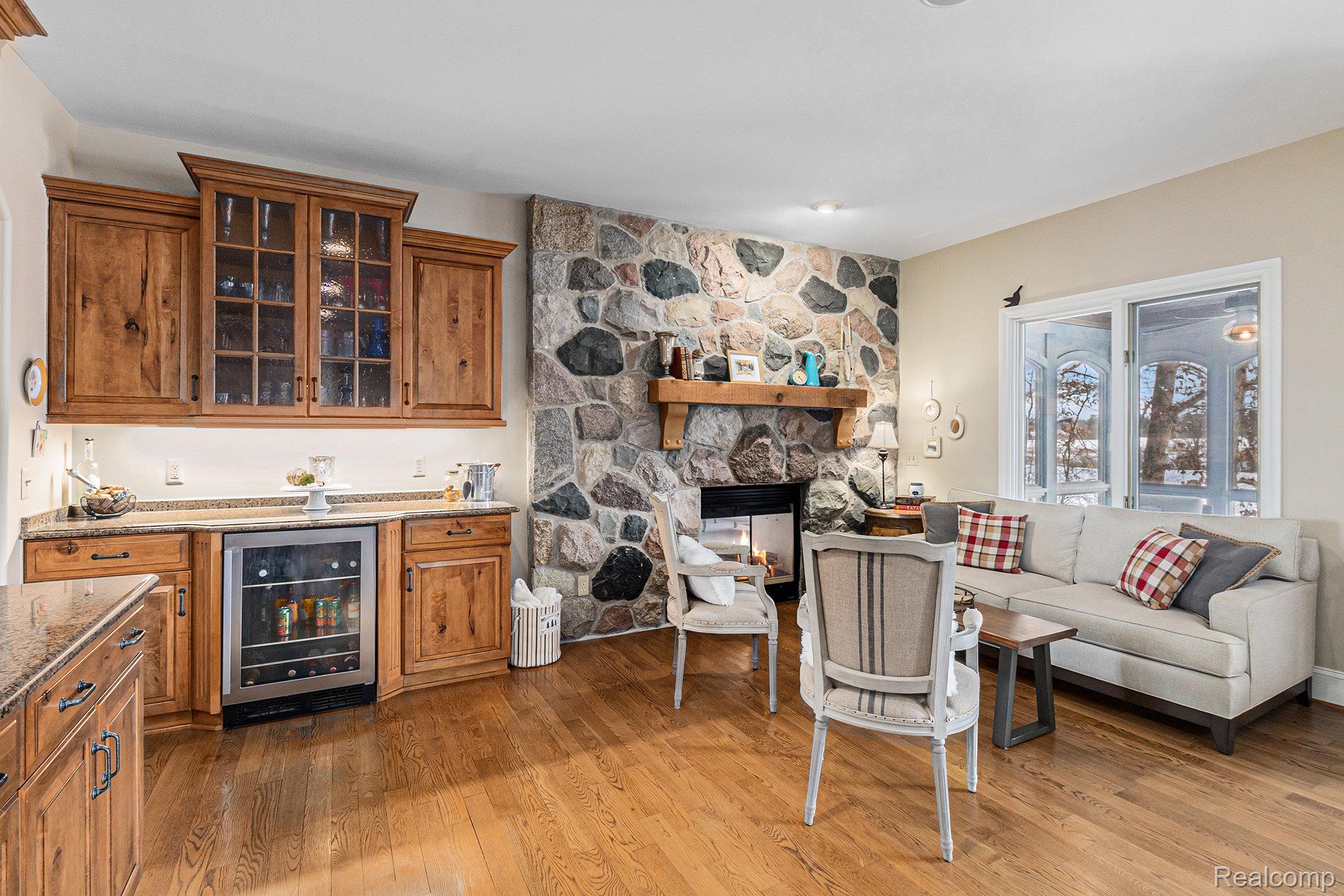 Lake Orion, Michigan 48362, United States, 4 Bedrooms Bedrooms, ,5 BathroomsBathrooms,Residential,Active,254770