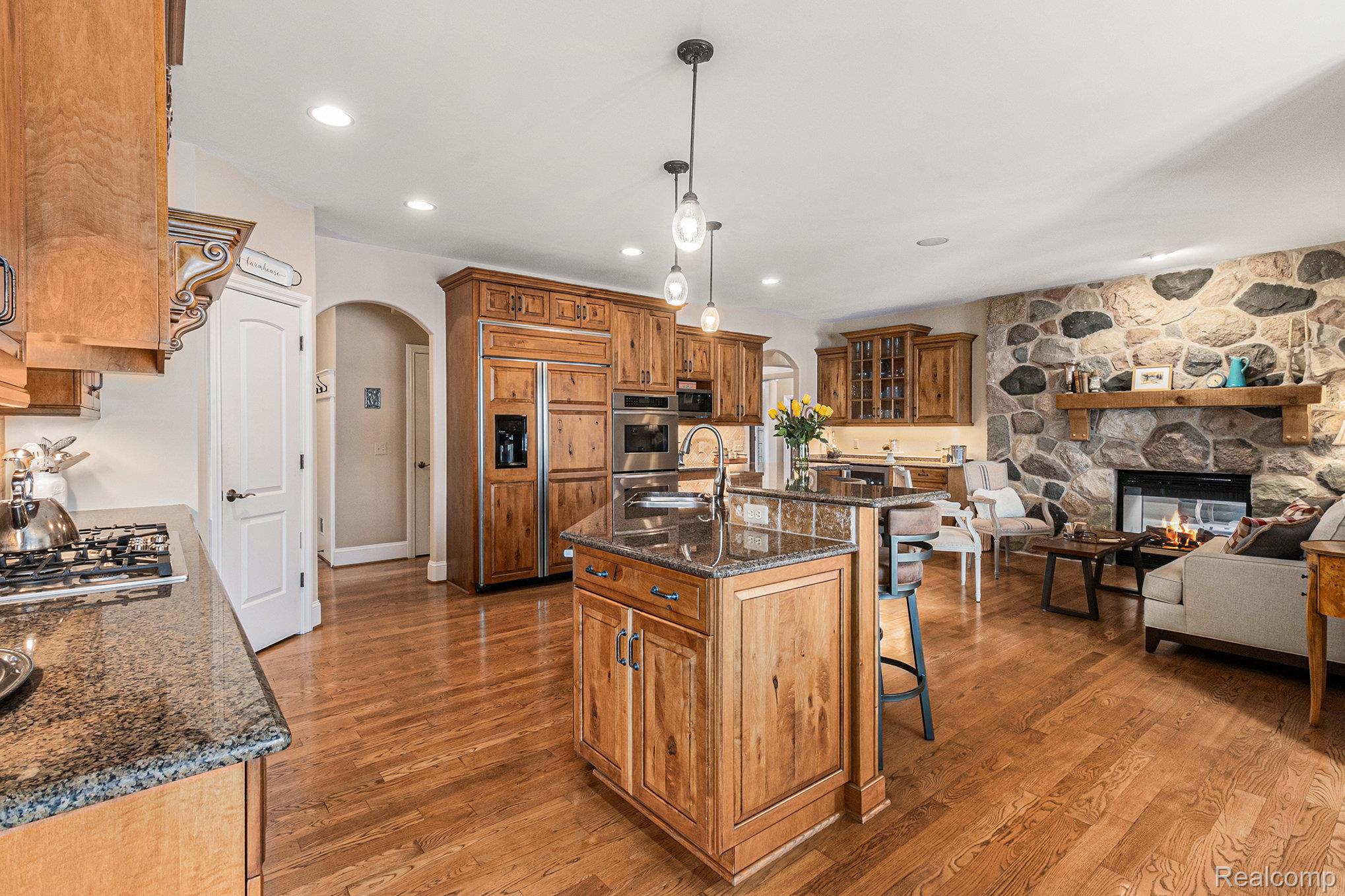 Lake Orion, Michigan 48362, United States, 4 Bedrooms Bedrooms, ,5 BathroomsBathrooms,Residential,Active,254770