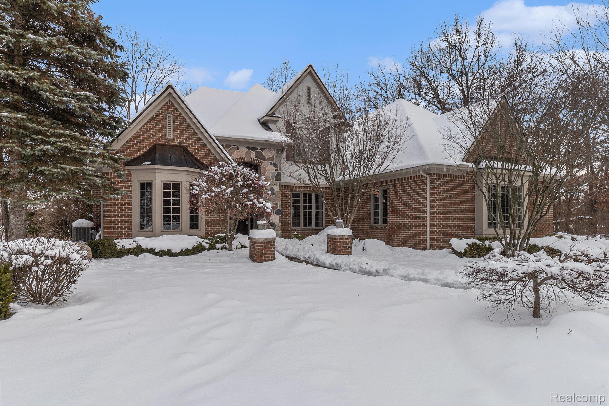 Lake Orion, Michigan 48362, United States, 4 Bedrooms Bedrooms, ,5 BathroomsBathrooms,Residential,Active,254770