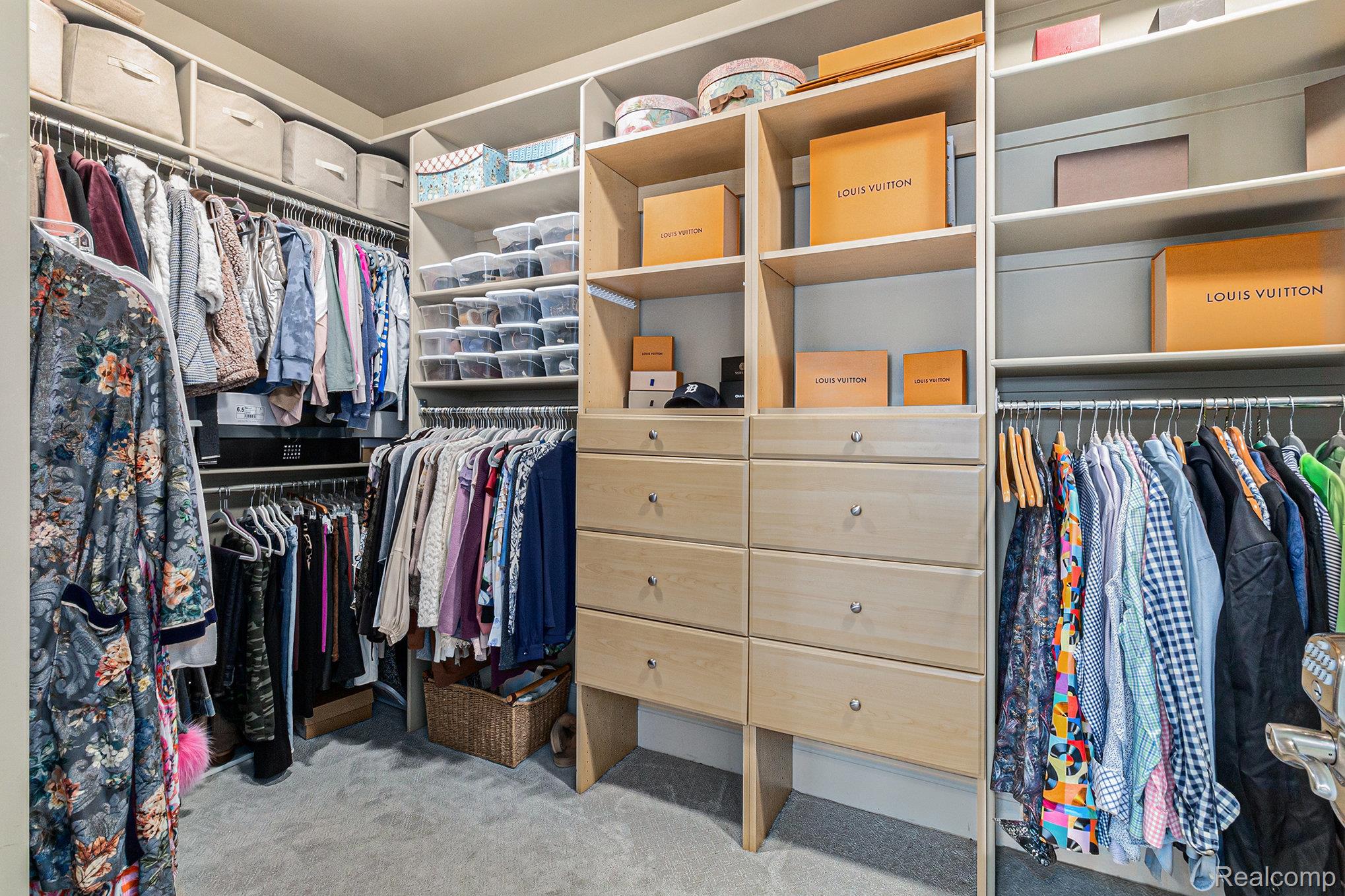 Lake Orion, Michigan 48362, United States, 4 Bedrooms Bedrooms, ,5 BathroomsBathrooms,Residential,Active,254770