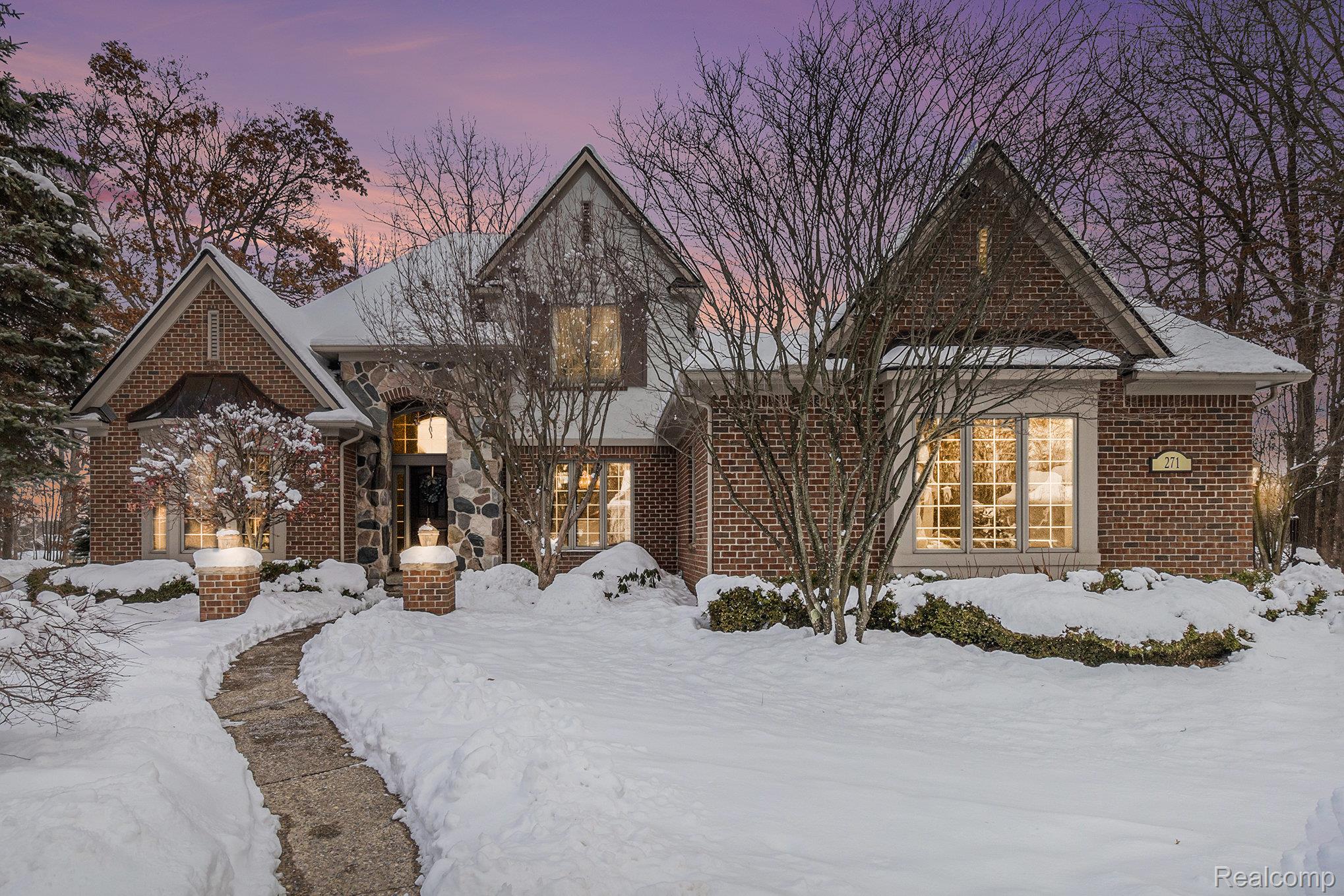 Lake Orion, Michigan 48362, United States, 4 Bedrooms Bedrooms, ,5 BathroomsBathrooms,Residential,Active,254770