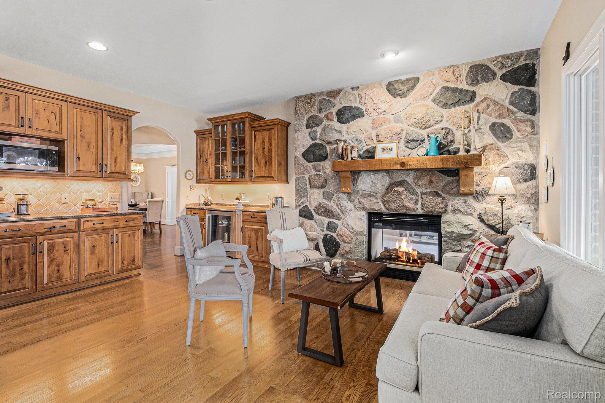 Lake Orion, Michigan 48362, United States, 4 Bedrooms Bedrooms, ,5 BathroomsBathrooms,Residential,Active,254770