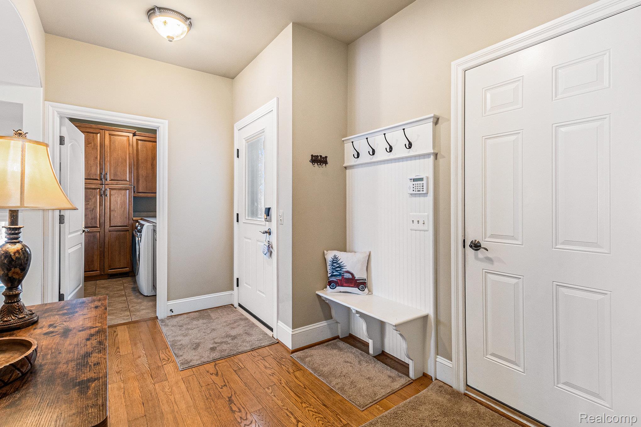 Lake Orion, Michigan 48362, United States, 4 Bedrooms Bedrooms, ,5 BathroomsBathrooms,Residential,Active,254770