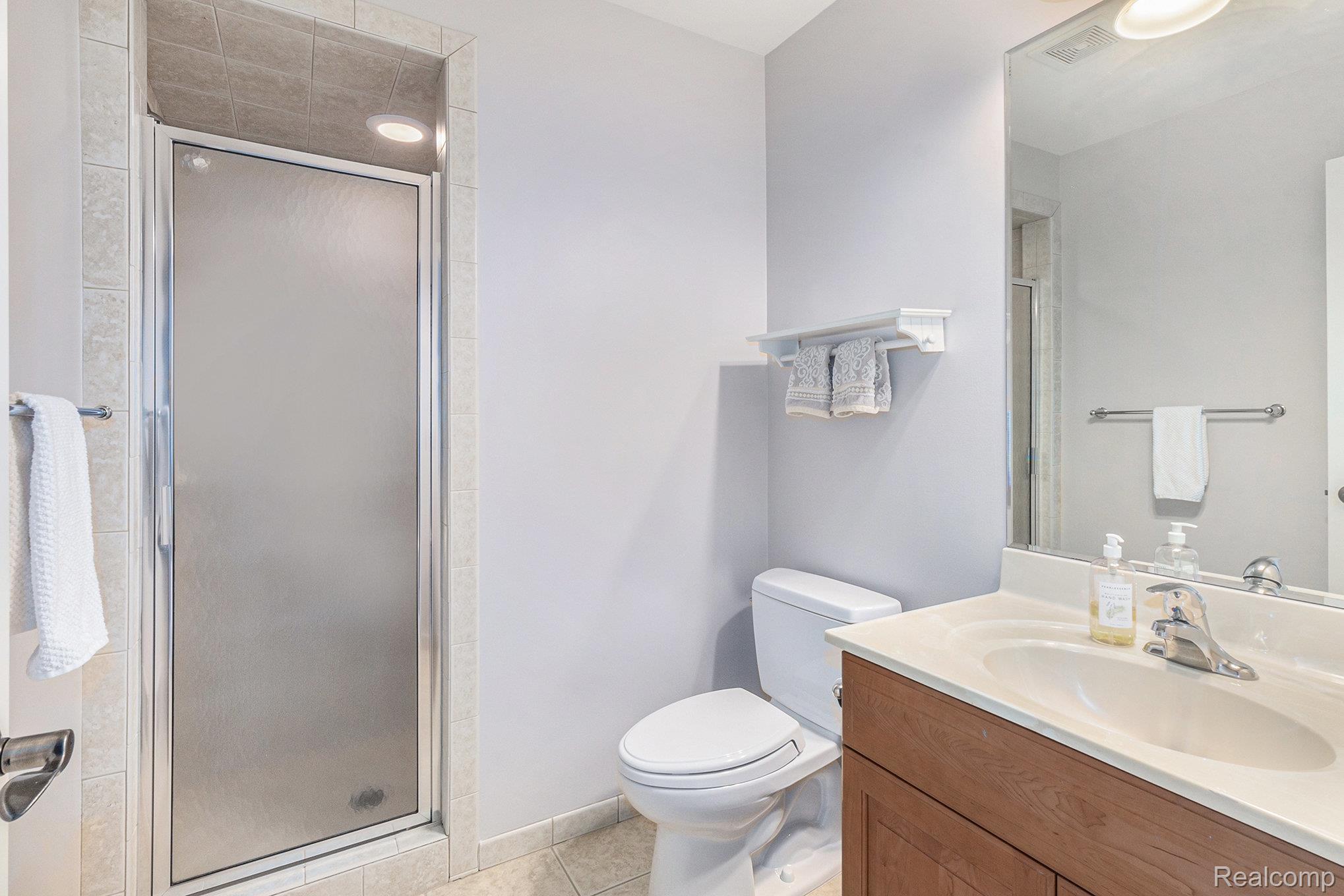 Lake Orion, Michigan 48362, United States, 4 Bedrooms Bedrooms, ,5 BathroomsBathrooms,Residential,Active,254770