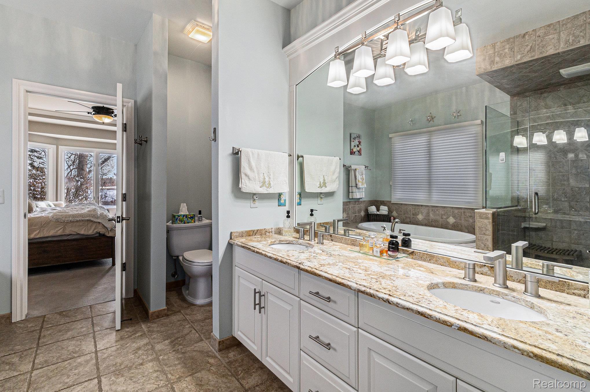 Lake Orion, Michigan 48362, United States, 4 Bedrooms Bedrooms, ,5 BathroomsBathrooms,Residential,Active,254770