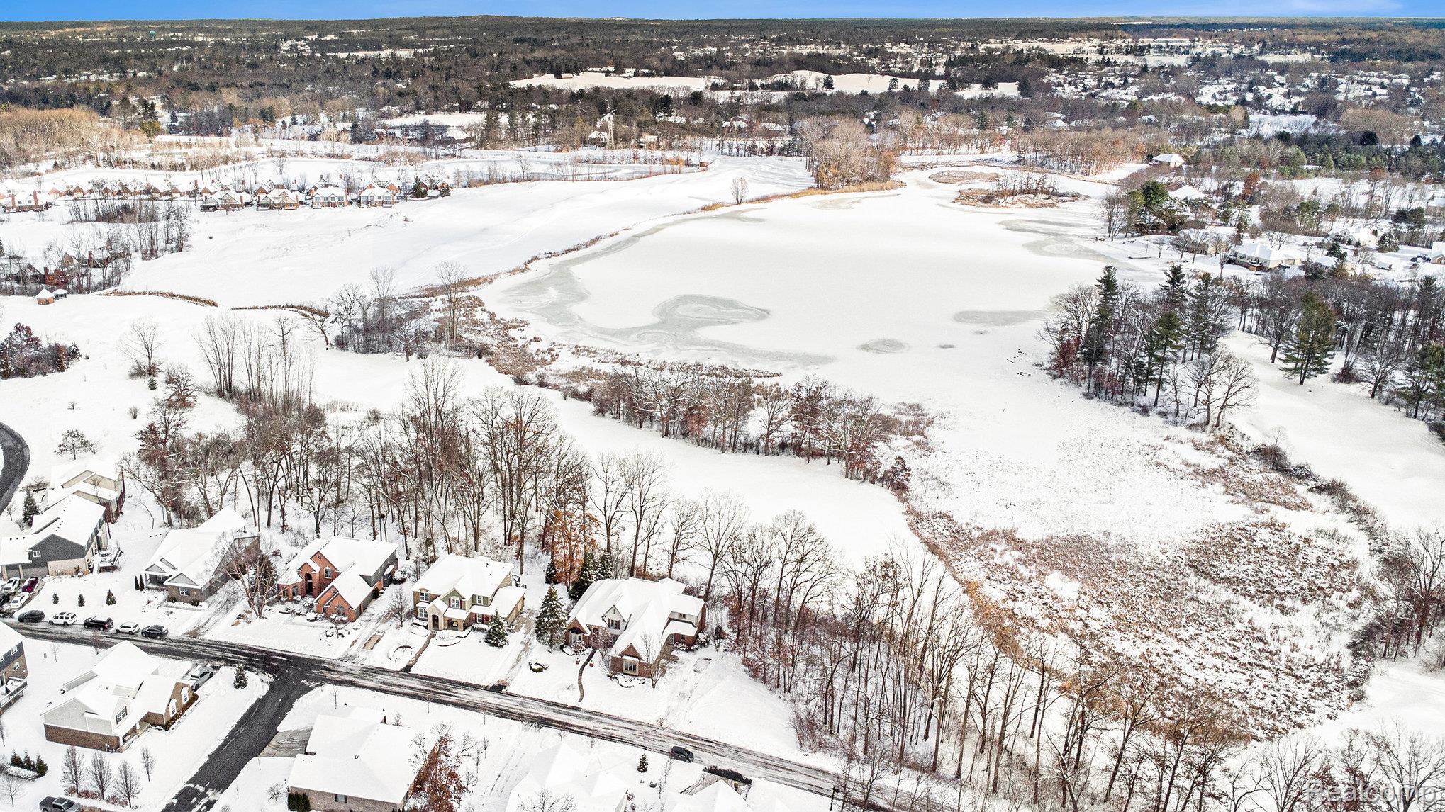 Lake Orion, Michigan 48362, United States, 4 Bedrooms Bedrooms, ,5 BathroomsBathrooms,Residential,Active,254770