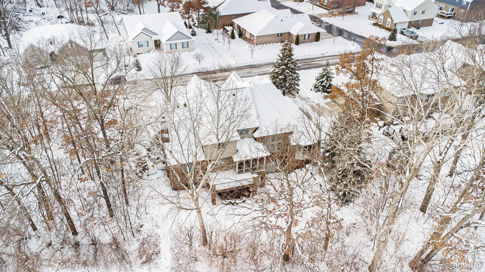 Lake Orion, Michigan 48362, United States, 4 Bedrooms Bedrooms, ,5 BathroomsBathrooms,Residential,Active,254770