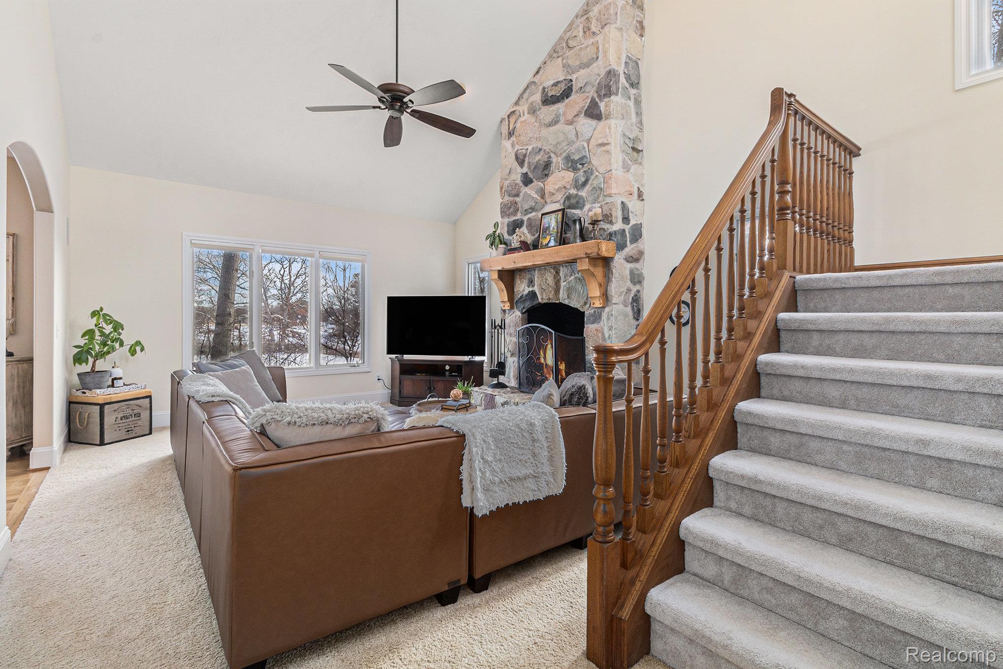 Lake Orion, Michigan 48362, United States, 4 Bedrooms Bedrooms, ,5 BathroomsBathrooms,Residential,Active,254770