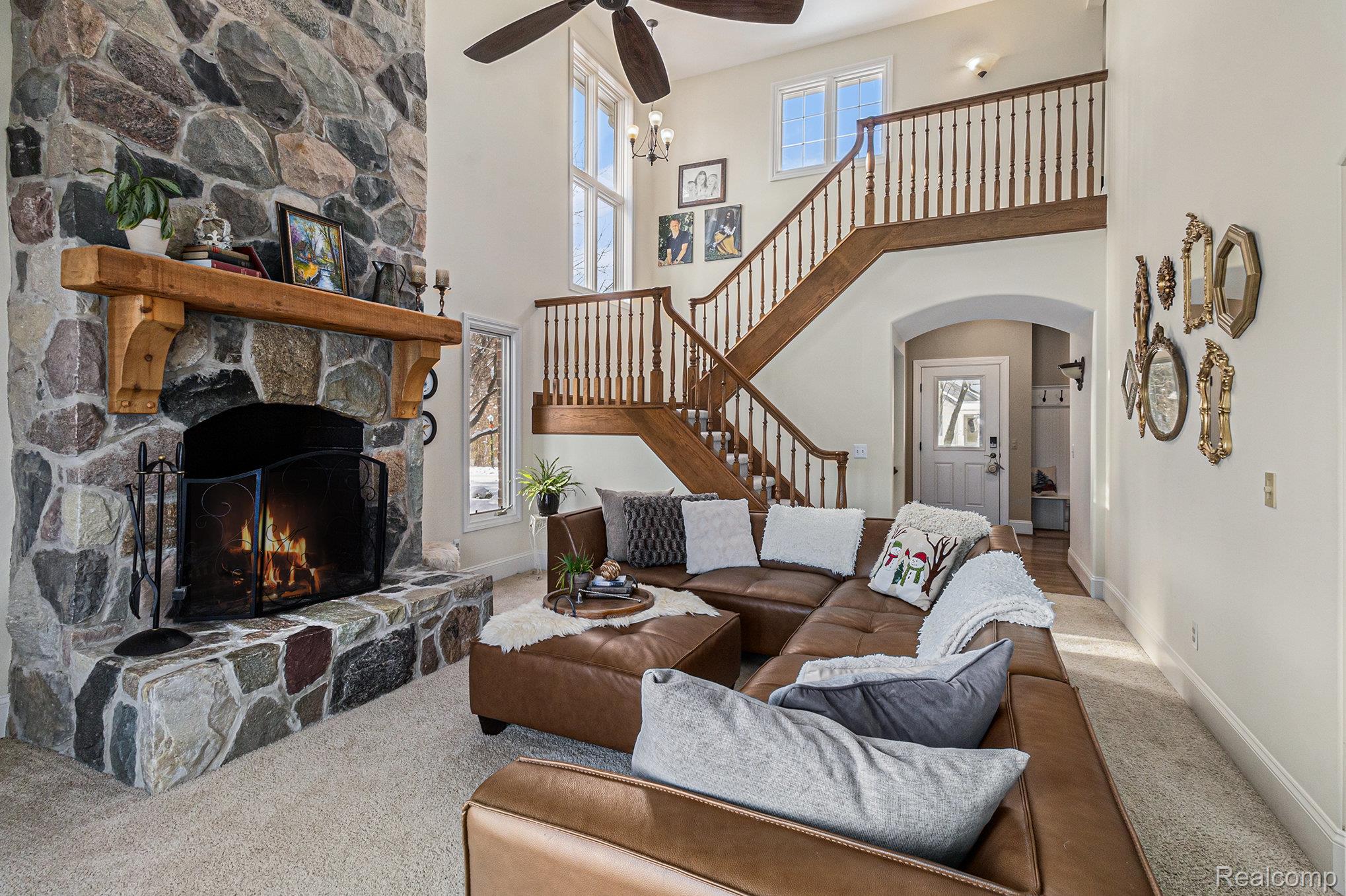 Lake Orion, Michigan 48362, United States, 4 Bedrooms Bedrooms, ,5 BathroomsBathrooms,Residential,Active,254770