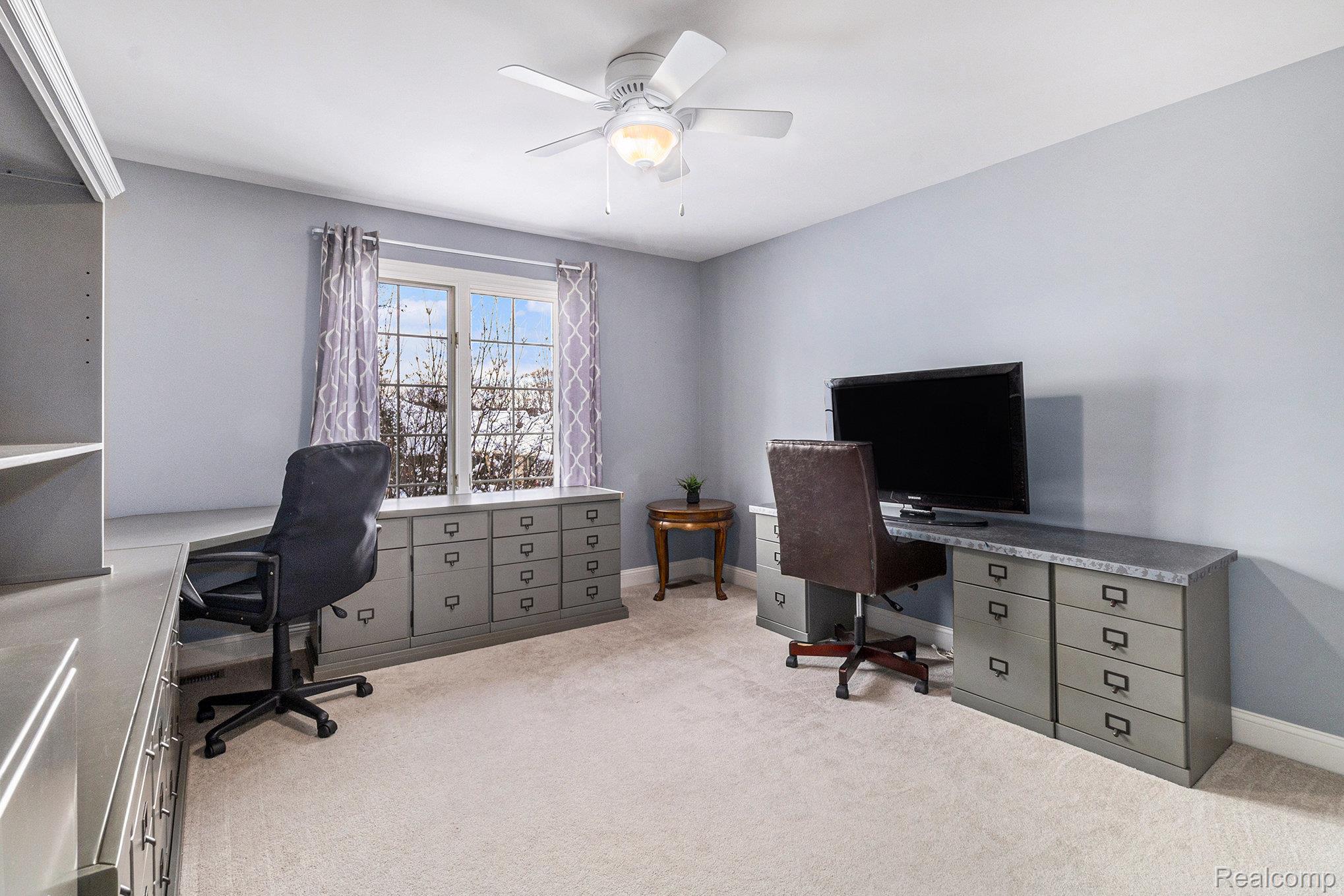 Lake Orion, Michigan 48362, United States, 4 Bedrooms Bedrooms, ,5 BathroomsBathrooms,Residential,Active,254770