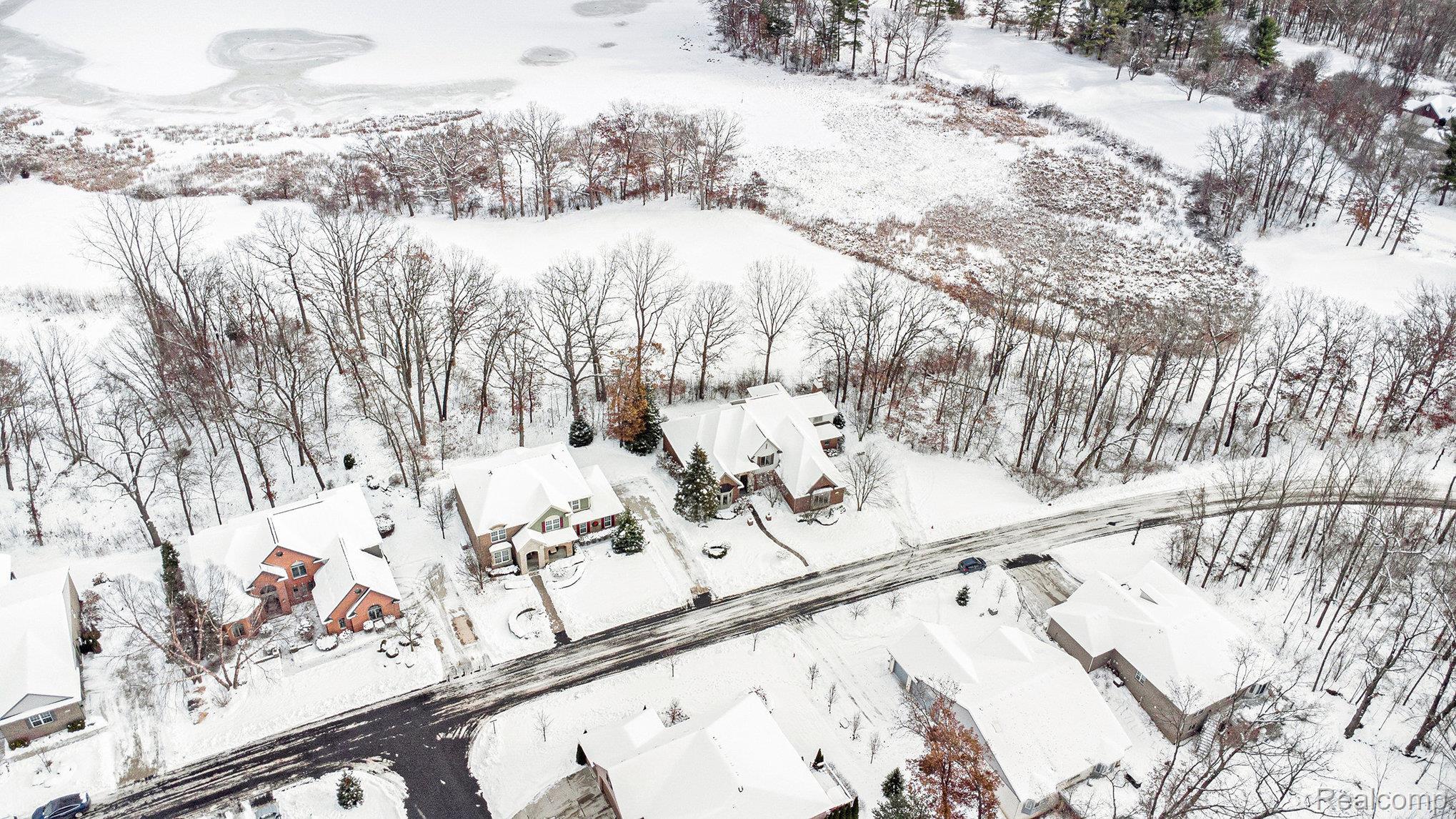 Lake Orion, Michigan 48362, United States, 4 Bedrooms Bedrooms, ,5 BathroomsBathrooms,Residential,Active,254770