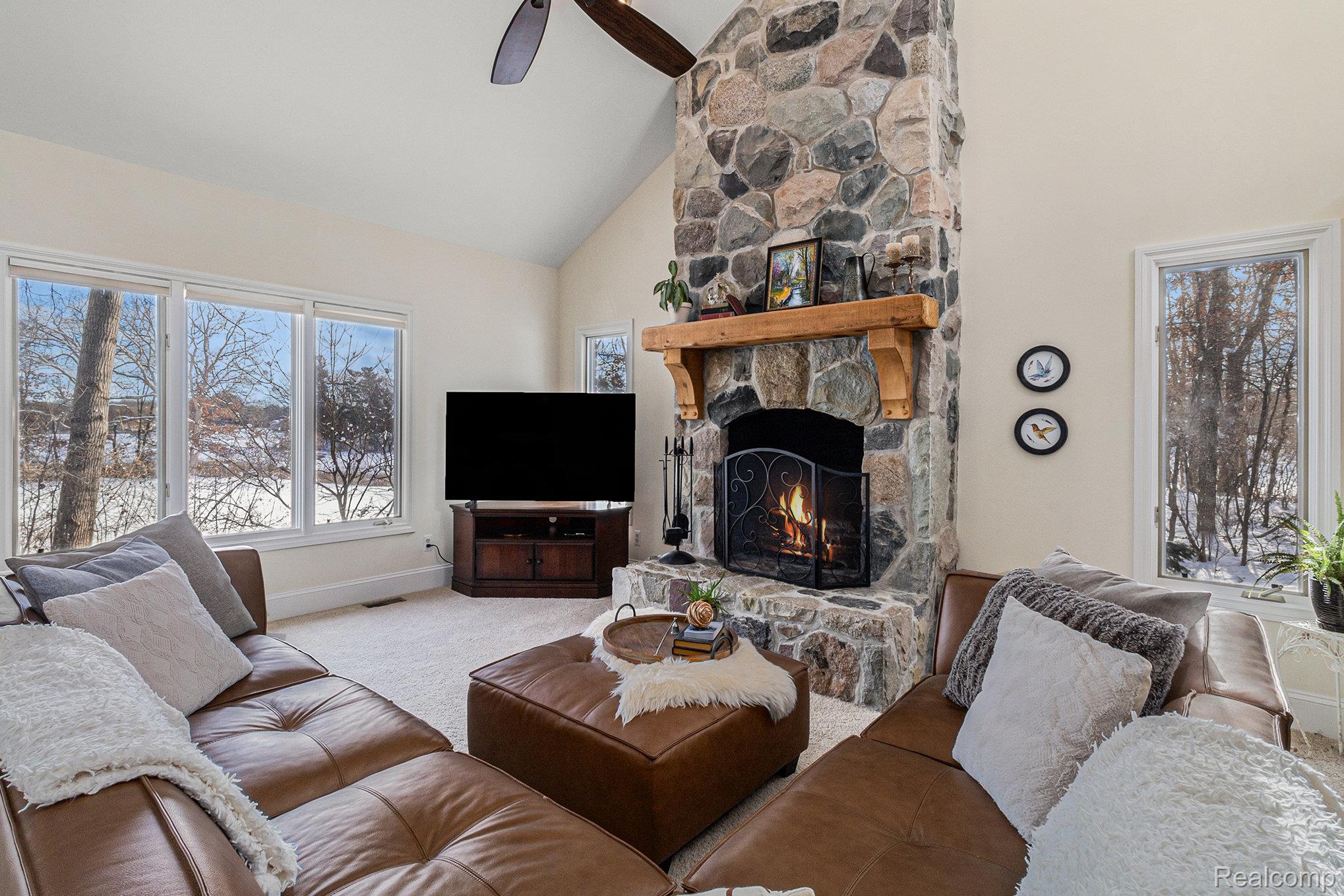 Lake Orion, Michigan 48362, United States, 4 Bedrooms Bedrooms, ,5 BathroomsBathrooms,Residential,Active,254770