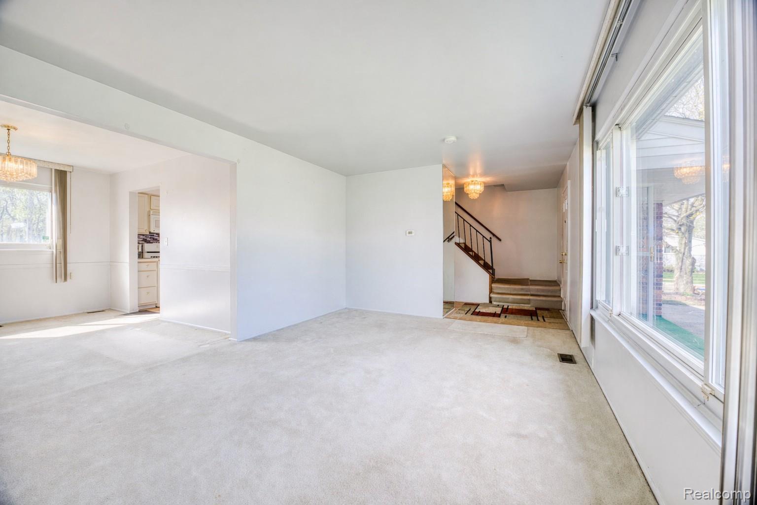 375 Joslyn Avenue