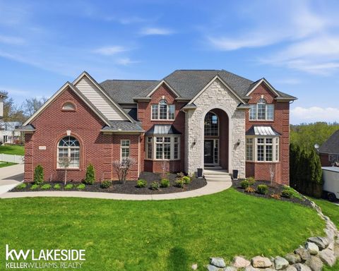 Photo of 1112 Canyon Creek Drive, Rochester Hills City, MI 48306 (MLS # 58050205984)