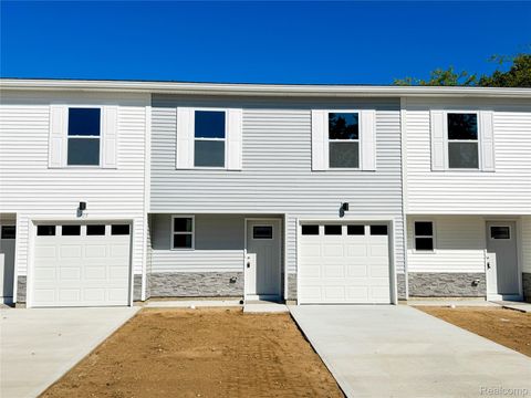 107 Oakwood Street Holly Village MI 48442