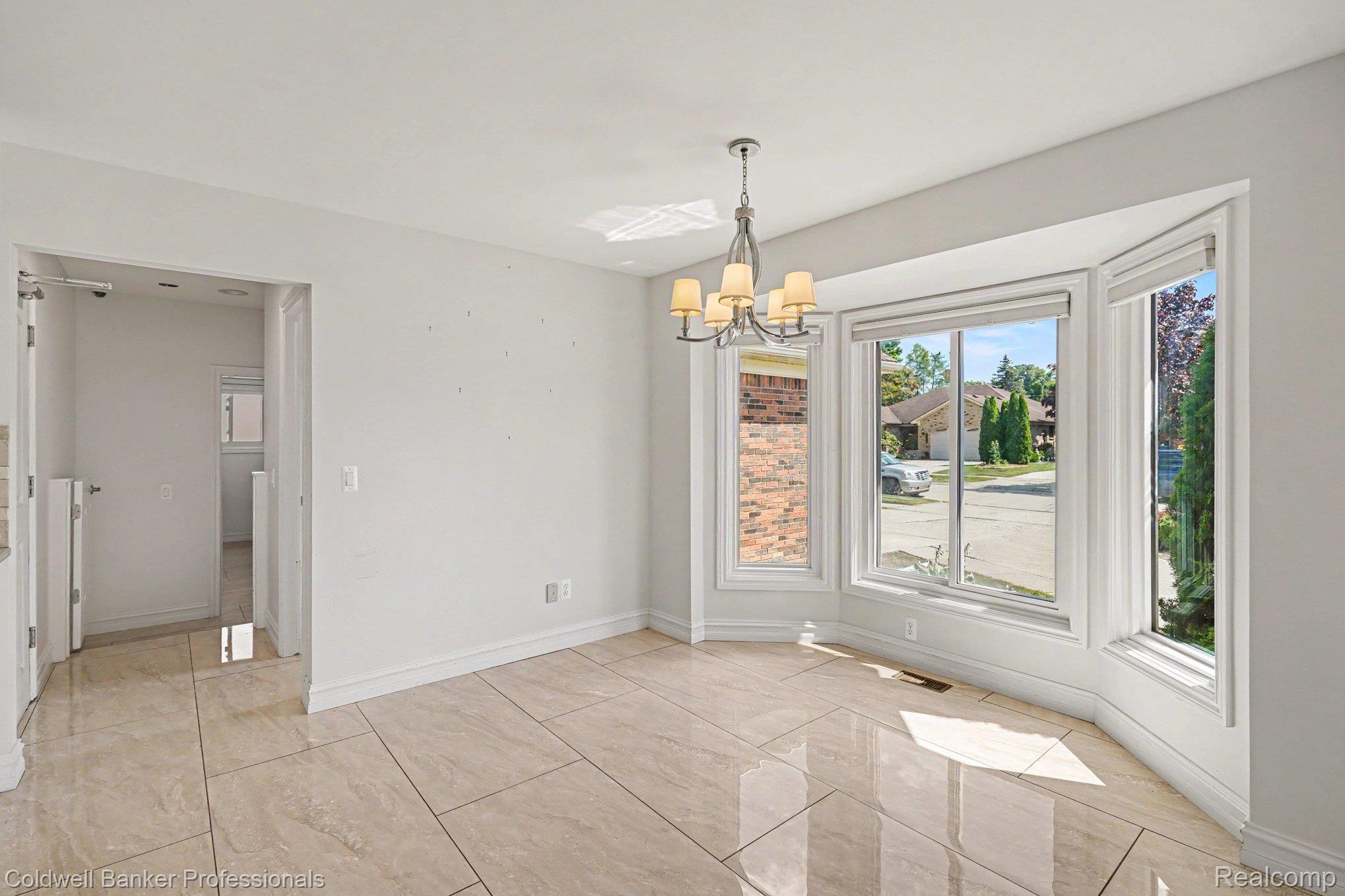 2585 Tiverton Drive