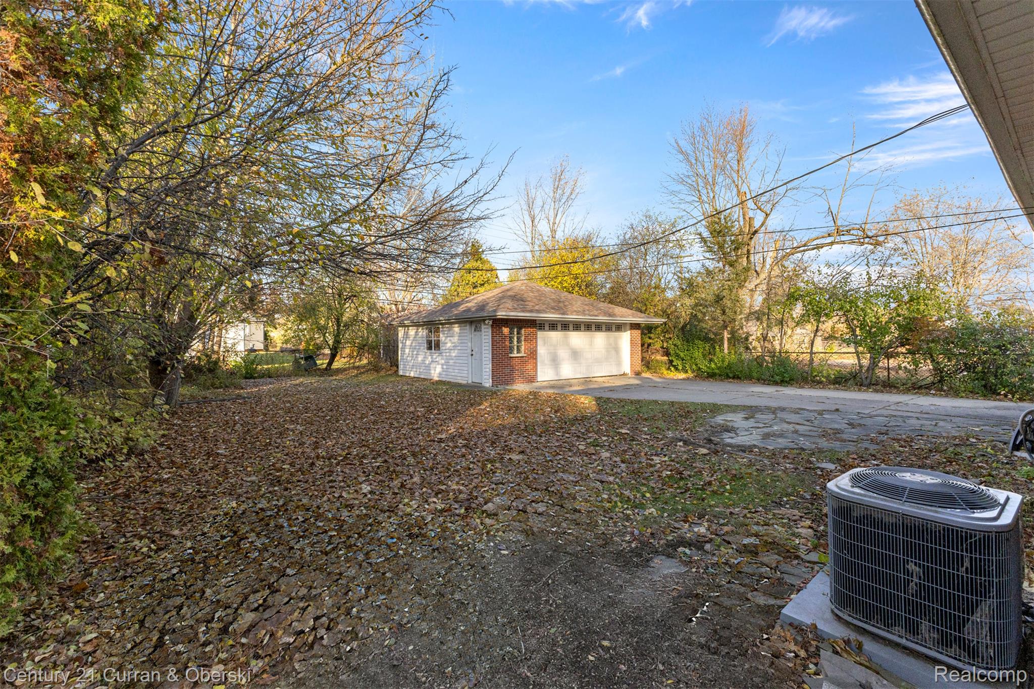 1928 Cresthill Avenue