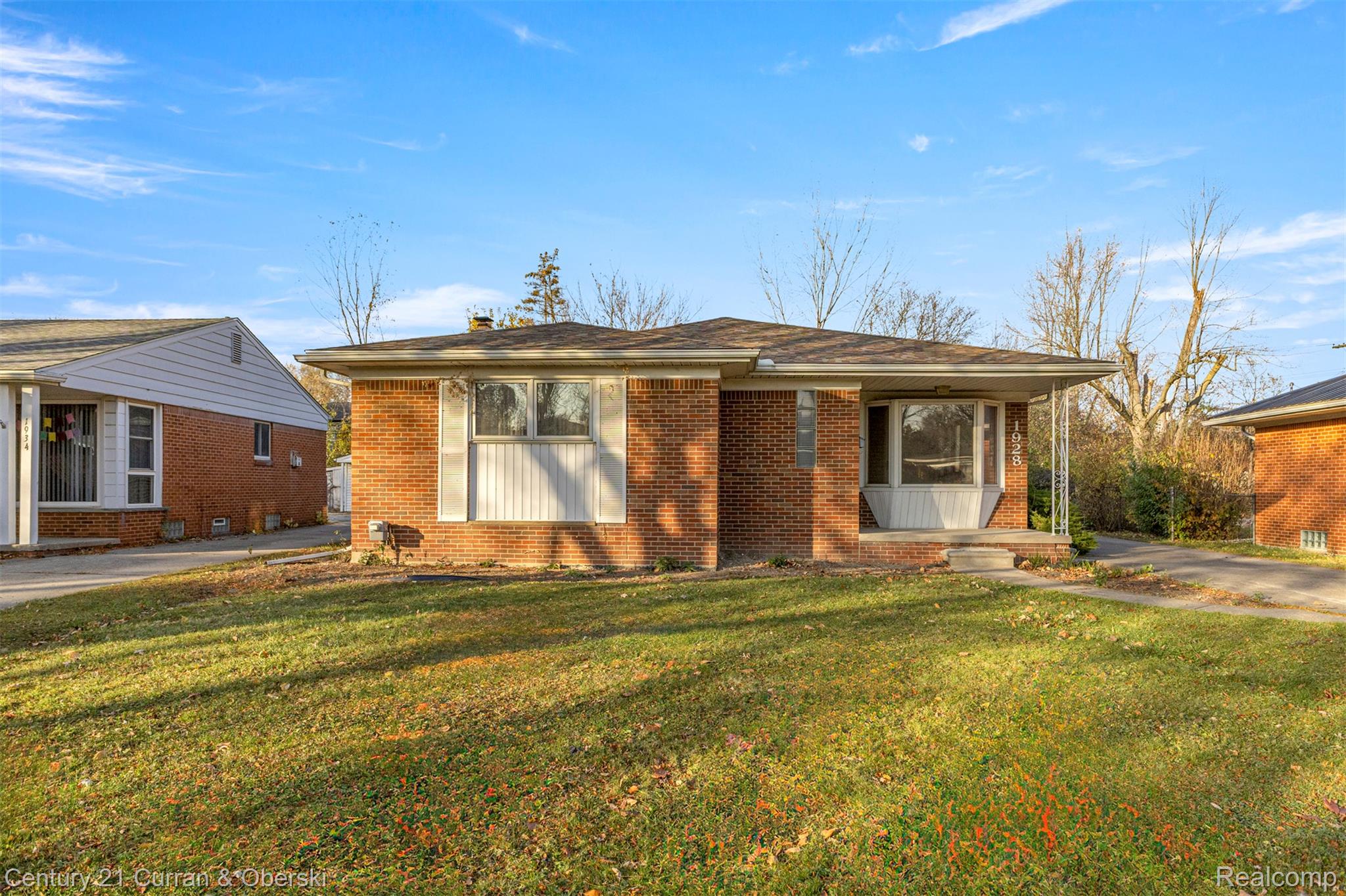 1928 Cresthill Avenue